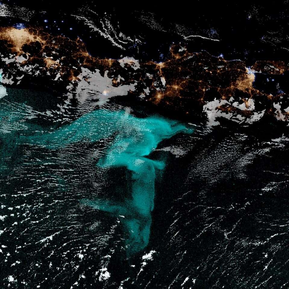 Oceany rozświetla bioluminescencja, a satelity ukazują to zjawisko z kosmosu
