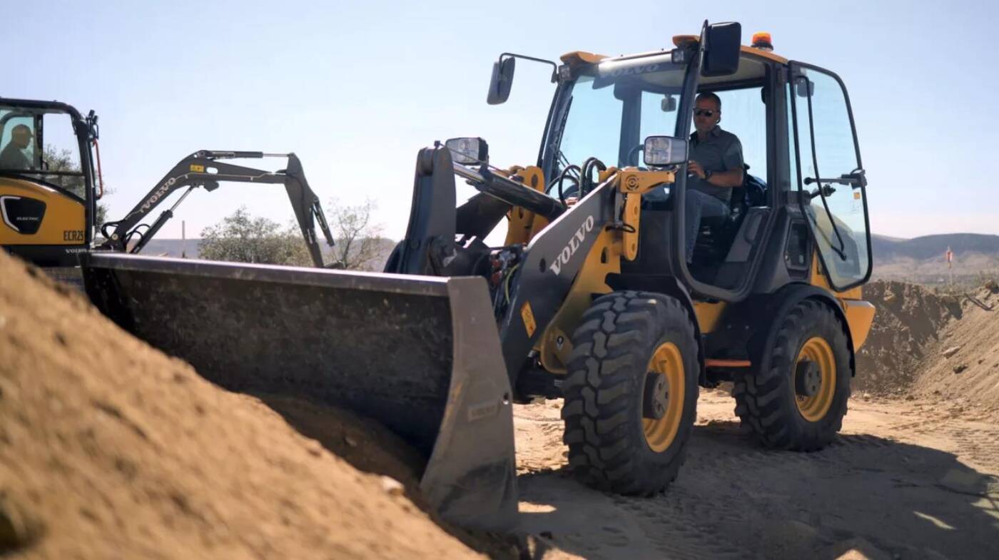Elektryczne maszyny ciężkie Volvo po testach. Co potrafi elektryczna koparka i ładowarka kołowa?