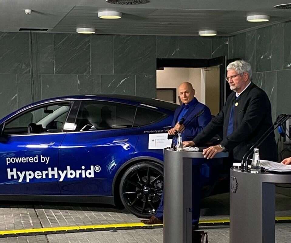 Hyper Hybrid, hybrydowa Tesla napędzana energią z metanolu