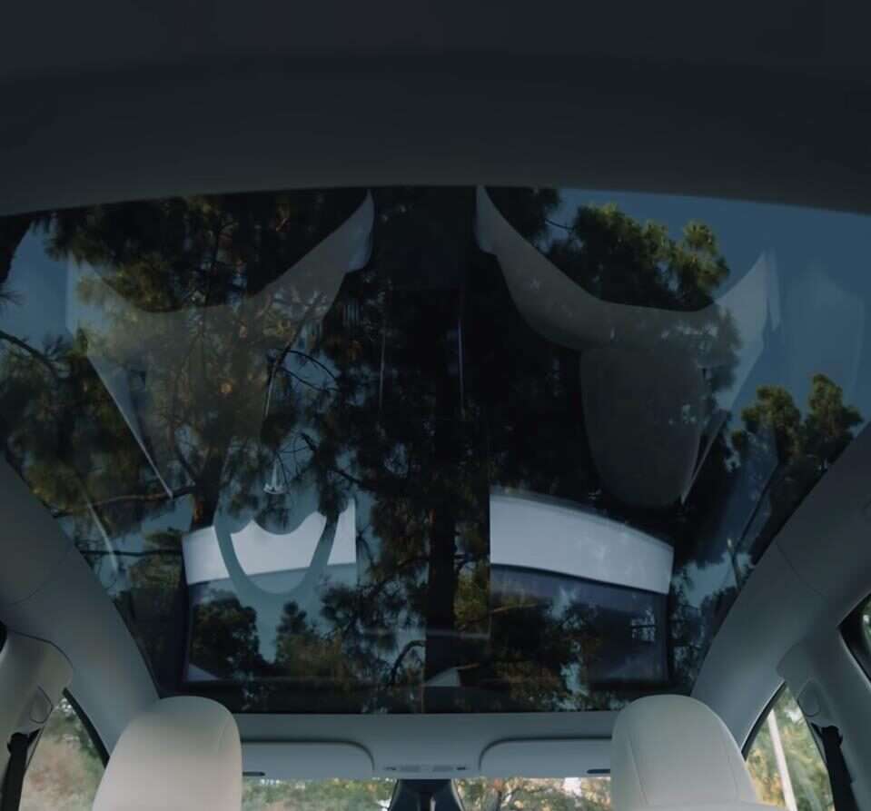 Sekret kabin Tesli, Modele firmy są tak dobrze wyciszone?, Tesla Glass