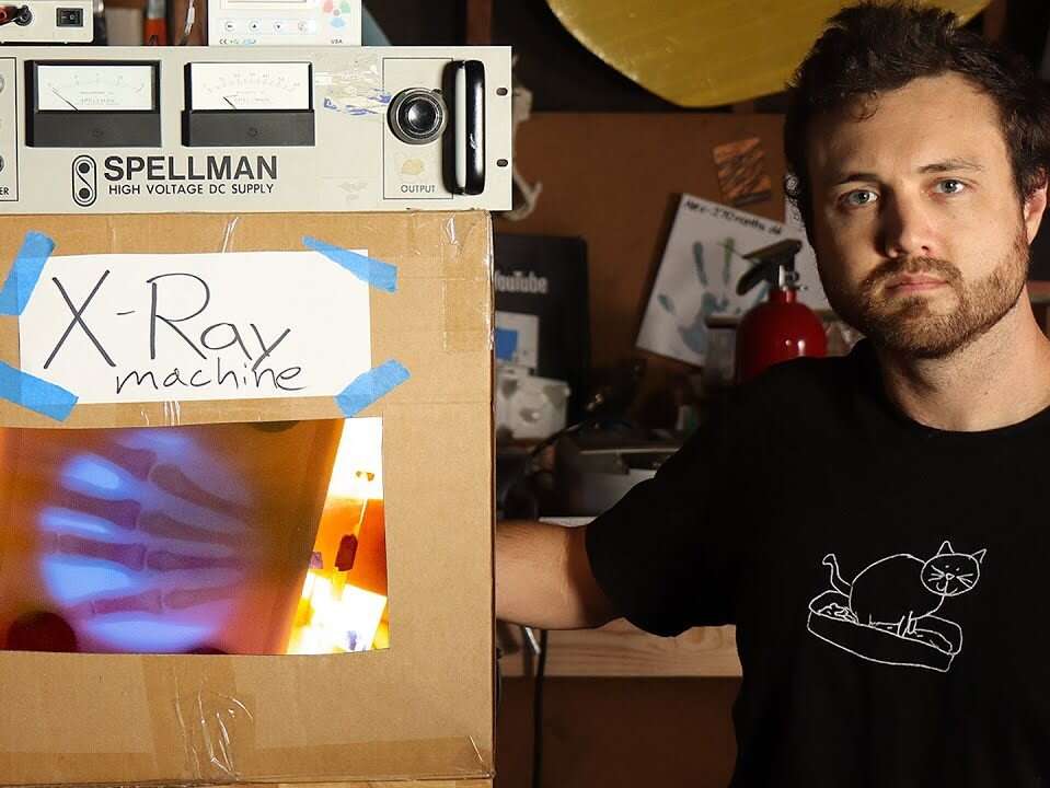 YouTuber postanowił stworzyć własny aparat rentgenowski. Oto efekt