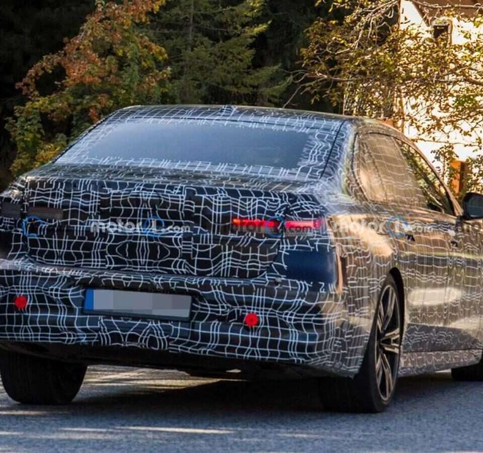 BMW Serii 7 nowej generacji na zdjęciach, zakamuflowany prototyp BMW Serii 7 nowej generacji, BMW Serii 7 nowej generacji