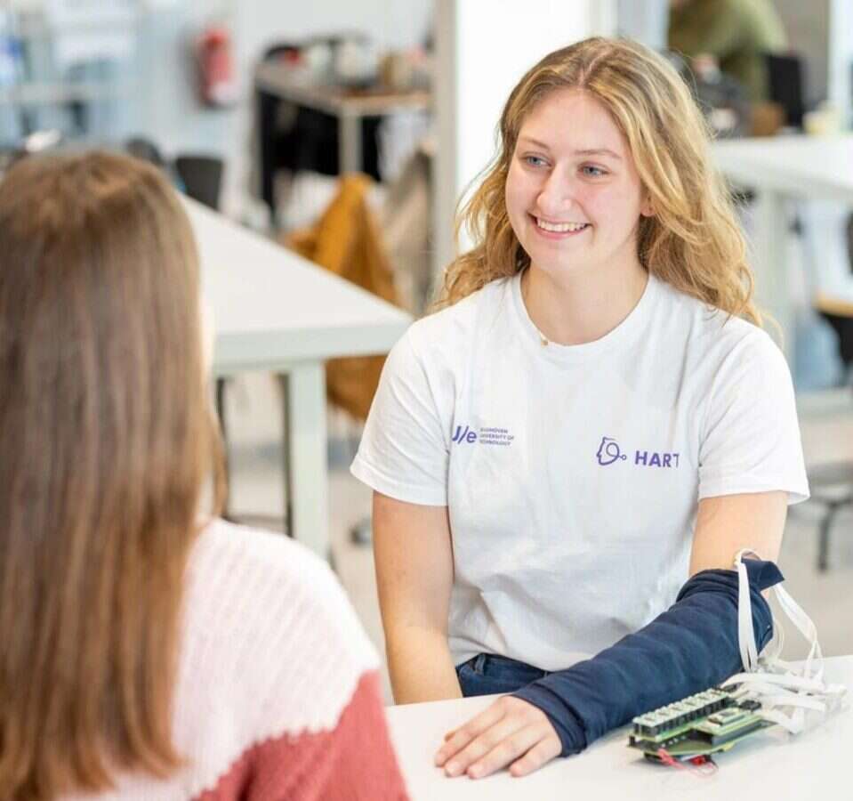 Studenci wymyślili język wibracji i sprzęt, mogący pomóc niesłyszącym