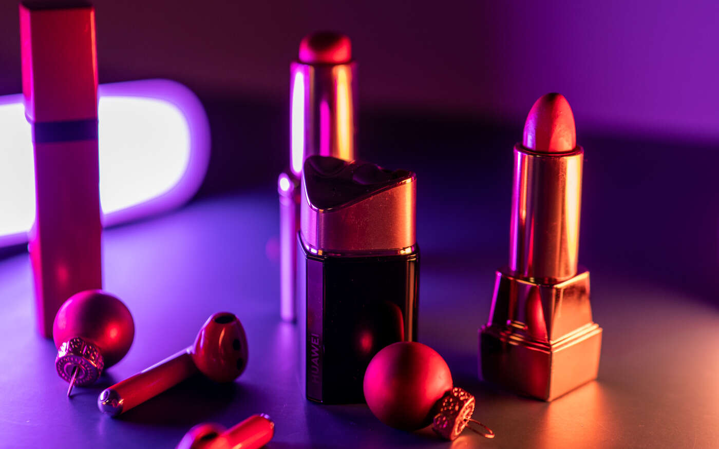 Huawei FreeBuds Lipstick to więcej niż słuchawki. To elegancki dodatek stylizacji