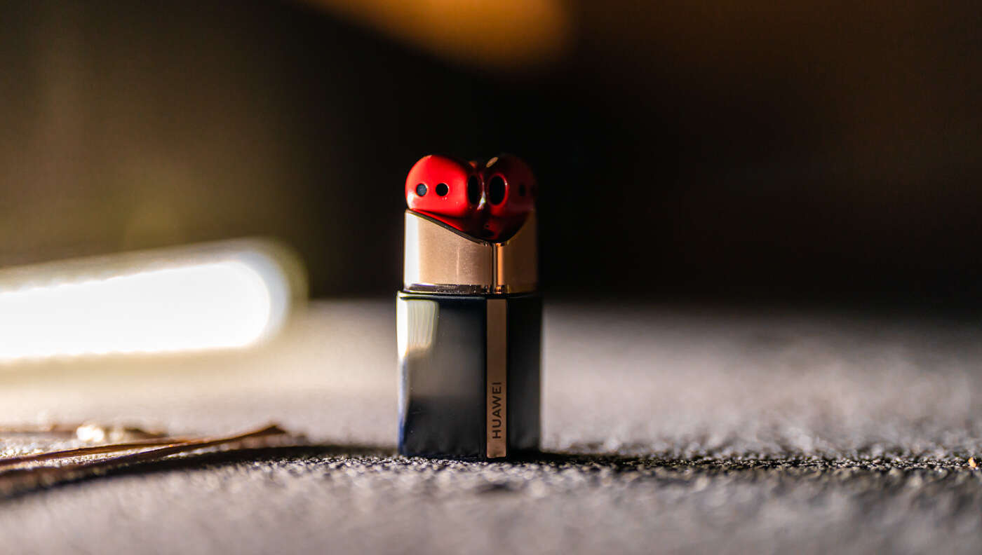 Huawei FreeBuds Lipstick to więcej niż słuchawki. To elegancki dodatek stylizacji