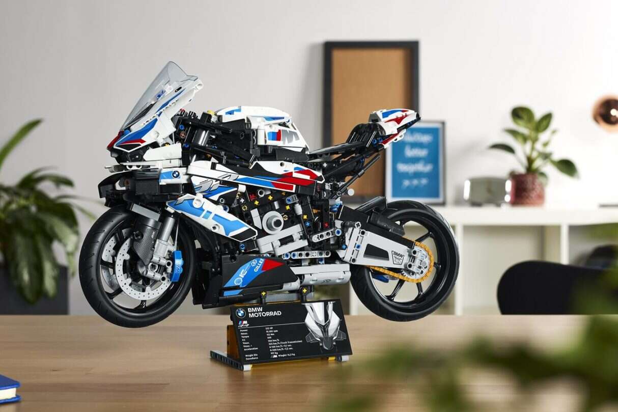 Oto LEGO Technic BMW M 1000 RR, zestaw LEGO dla fanów supermotocykli, LEGO Technic BMW M 1000 RR,