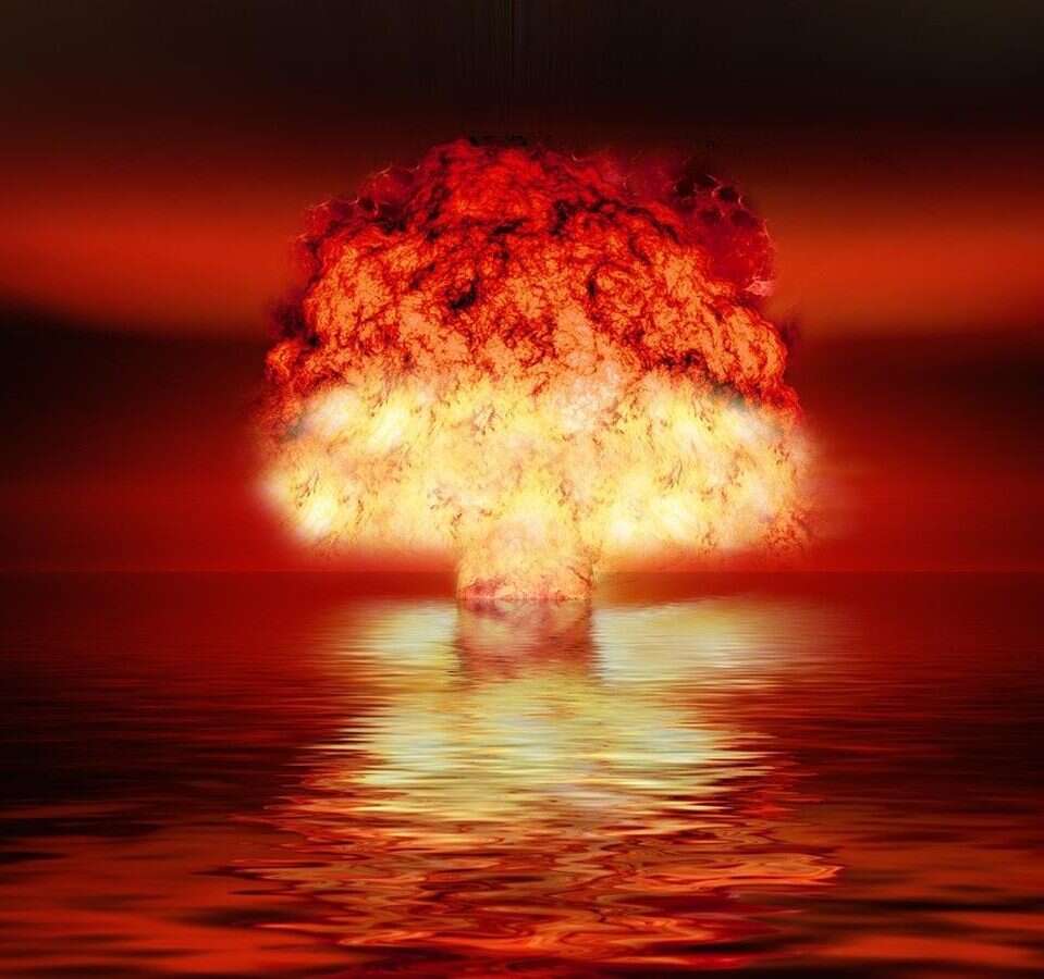 Opracował projekt i makietę bomby nuklearnej, bomba nuklearna, bomba atmowoa