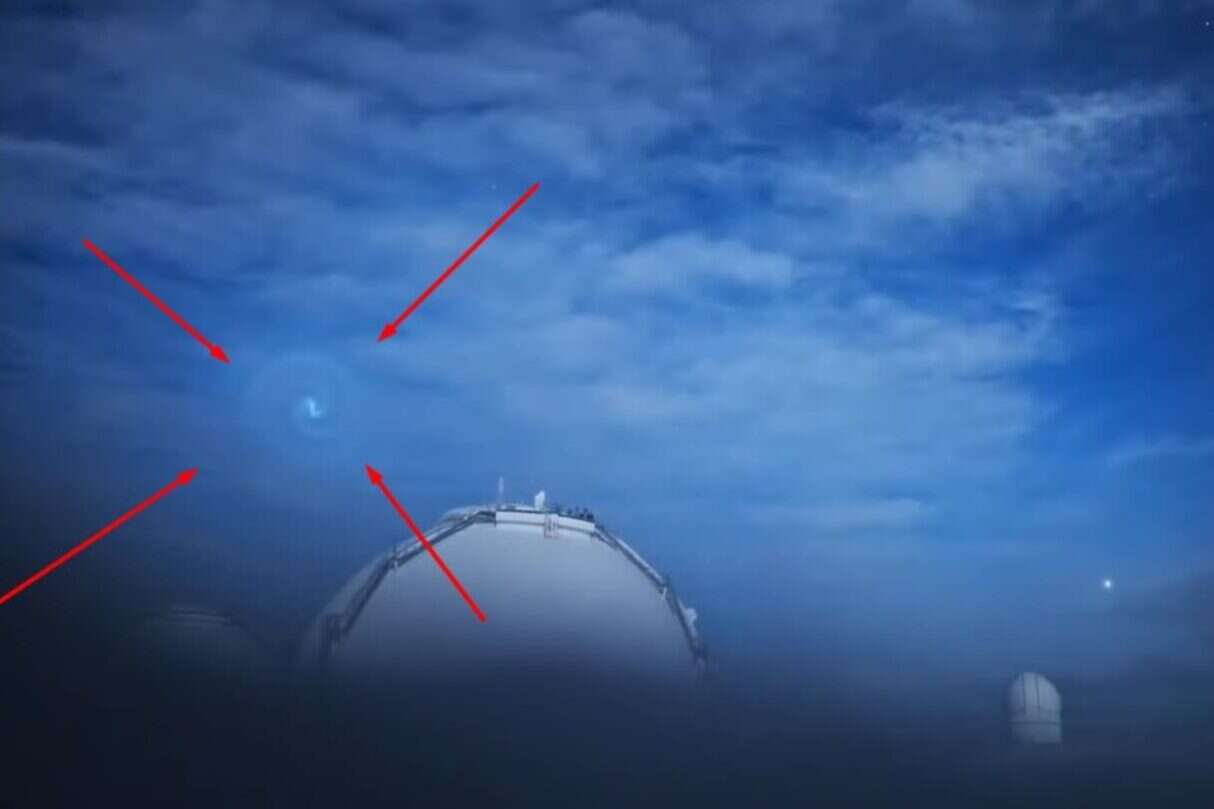 Hawajczycy patrzący w niebo, UFO