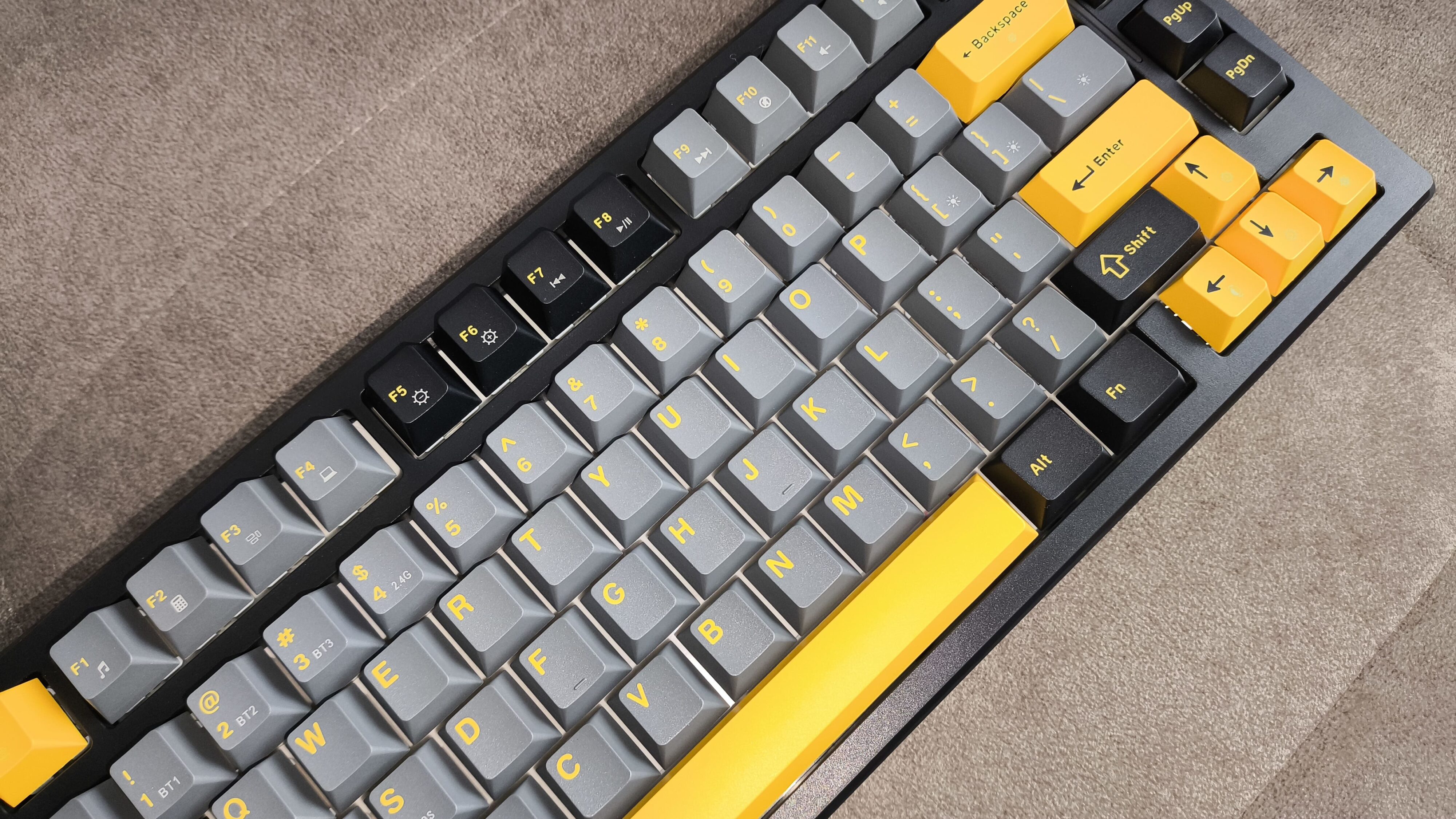 Marvo KG598W Meqa 80W - test klawiatury. Kolorowo, dobrze i tanio