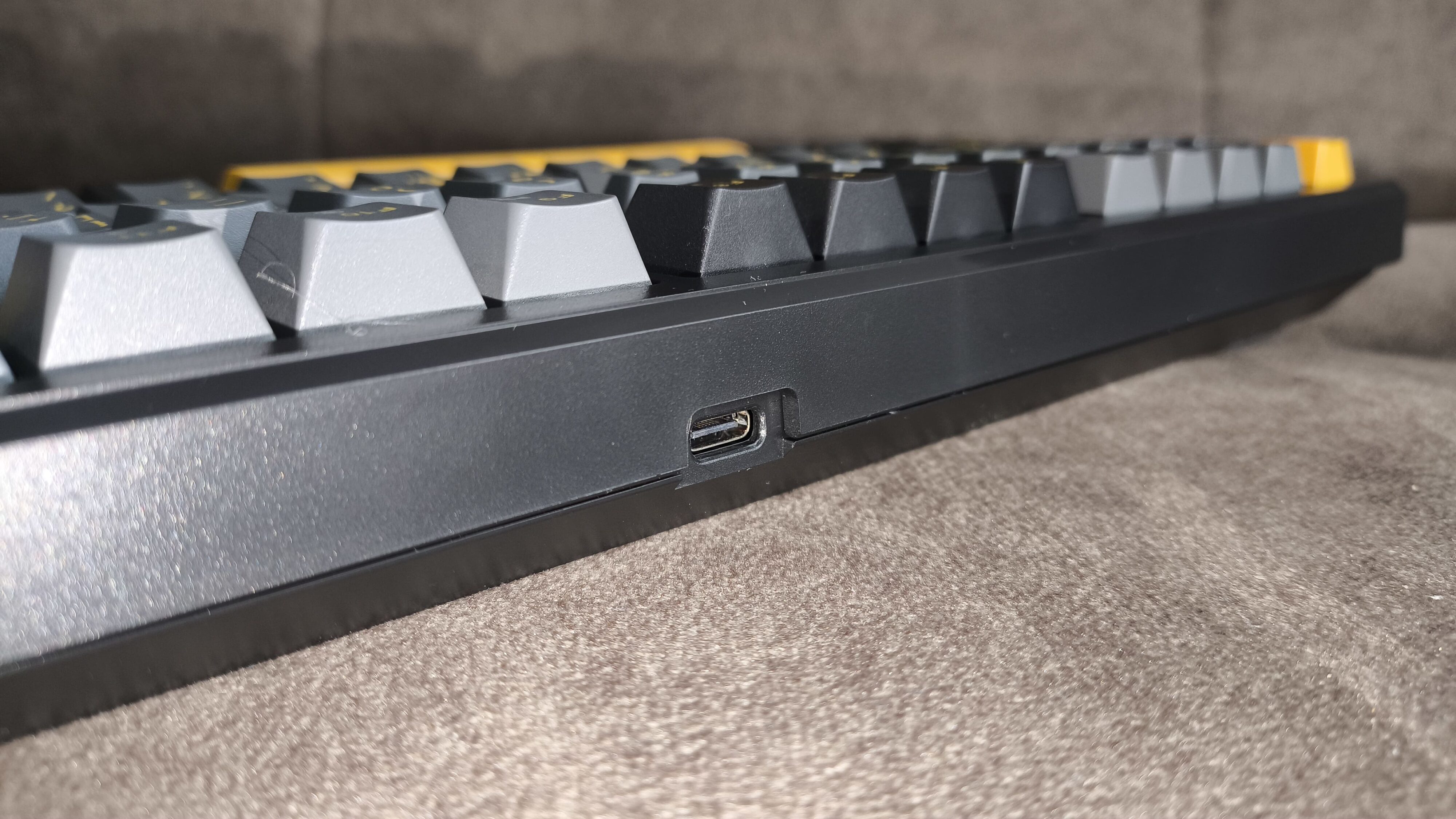 Marvo KG598W Meqa 80W - test klawiatury. Kolorowo, dobrze i tanio