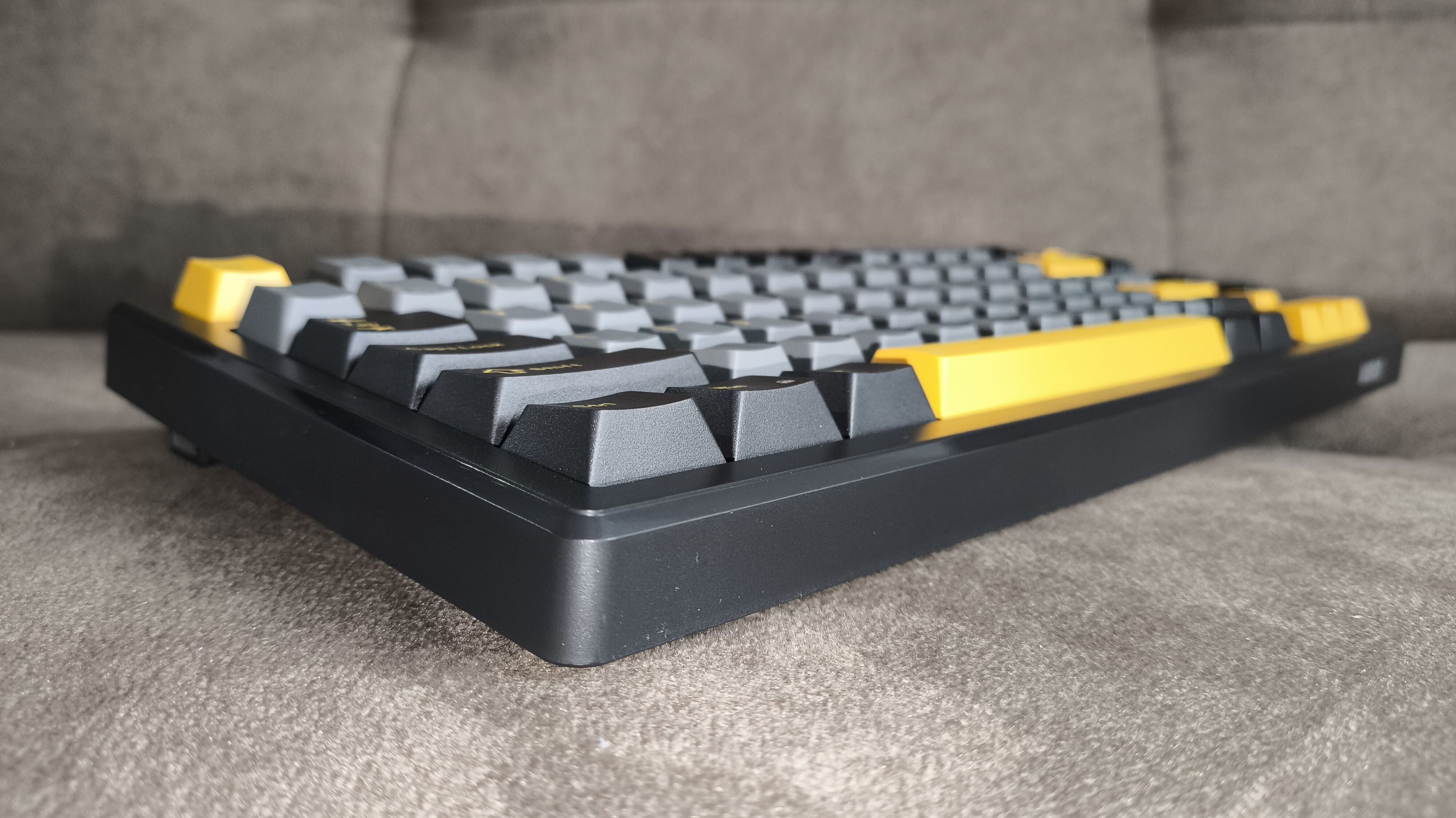 Marvo KG598W Meqa 80W - test klawiatury. Kolorowo, dobrze i tanio