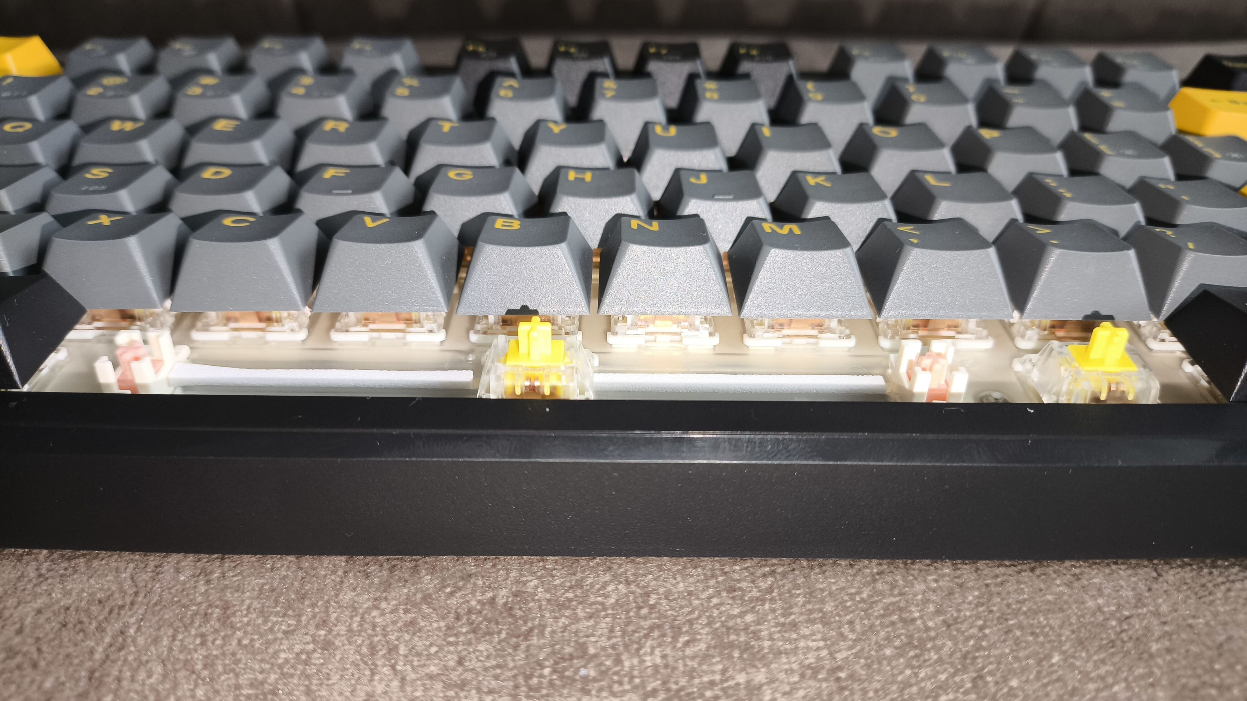 Marvo KG598W Meqa 80W - test klawiatury. Kolorowo, dobrze i tanio