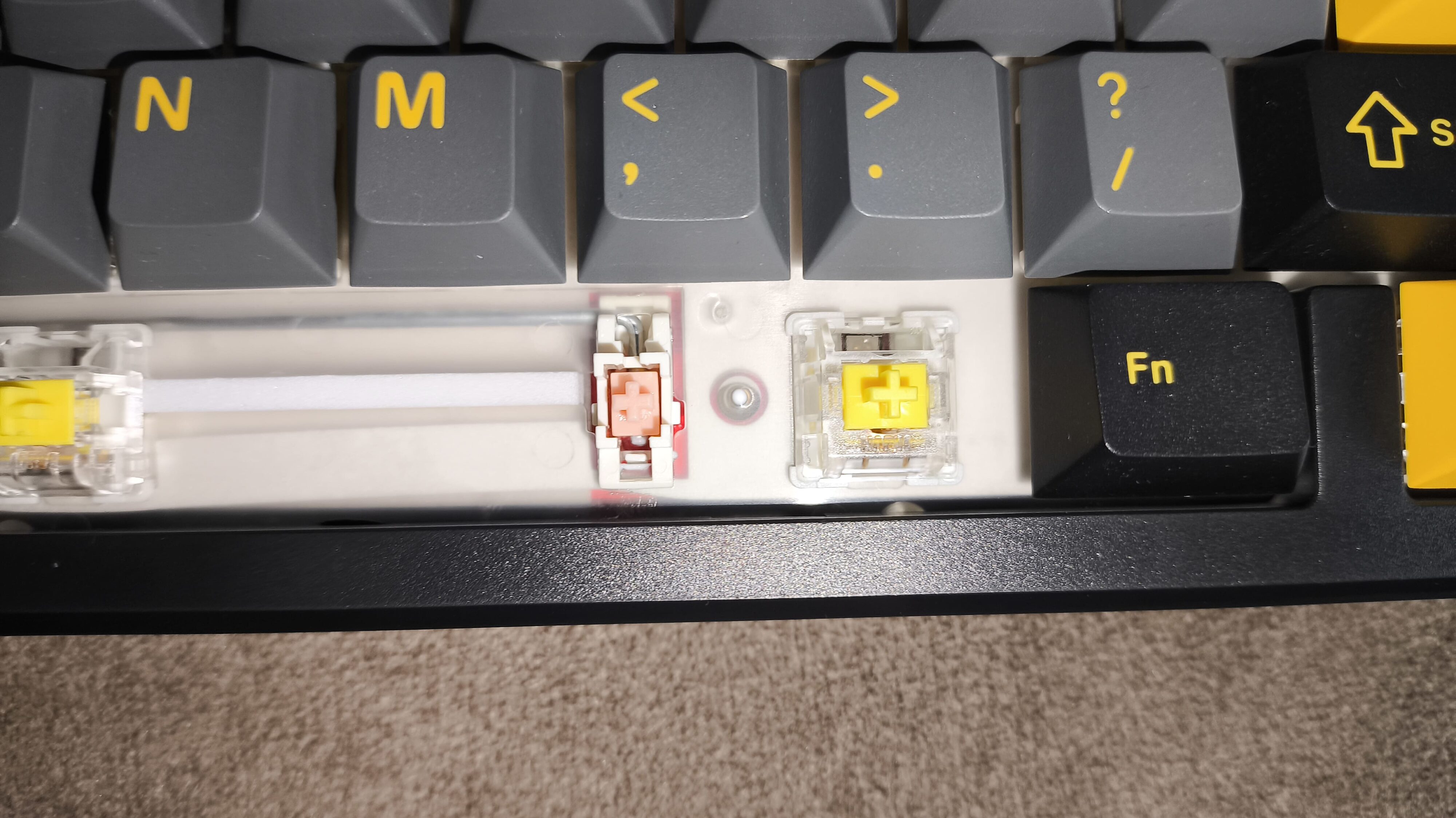 Marvo KG598W Meqa 80W - test klawiatury. Kolorowo, dobrze i tanio