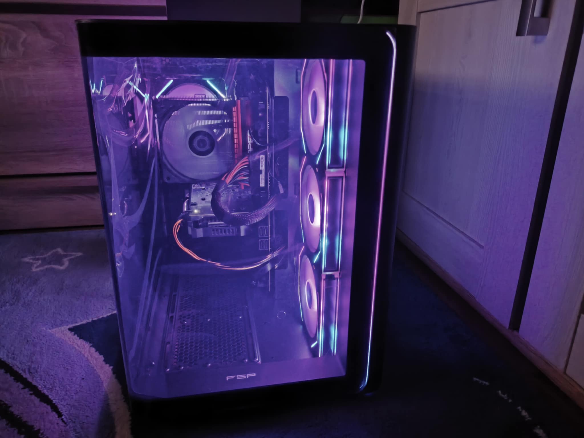 FSP M580 - test obudowy z zakrzywionym szkłem, które spodoba się każdemu!