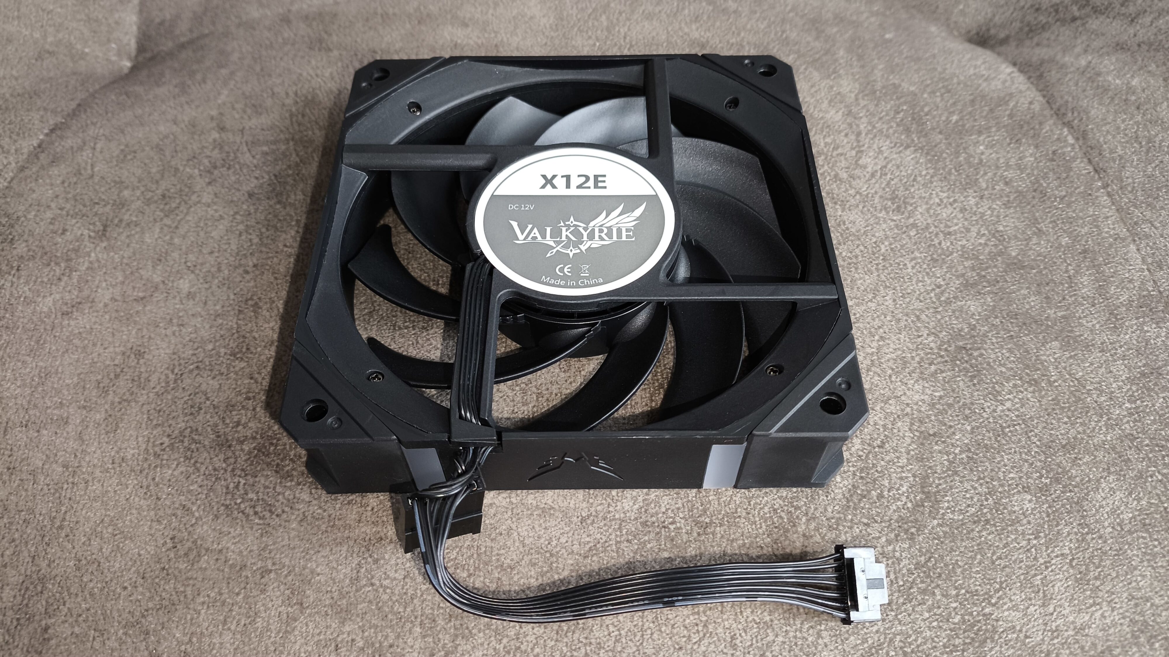 Valkyrie Dragonfang 360 Black ARGB / Valkyrie V360 Lite - test dwóch chłodzeń AIO 360 mm. Stare odchodzi, nowe przychodzi