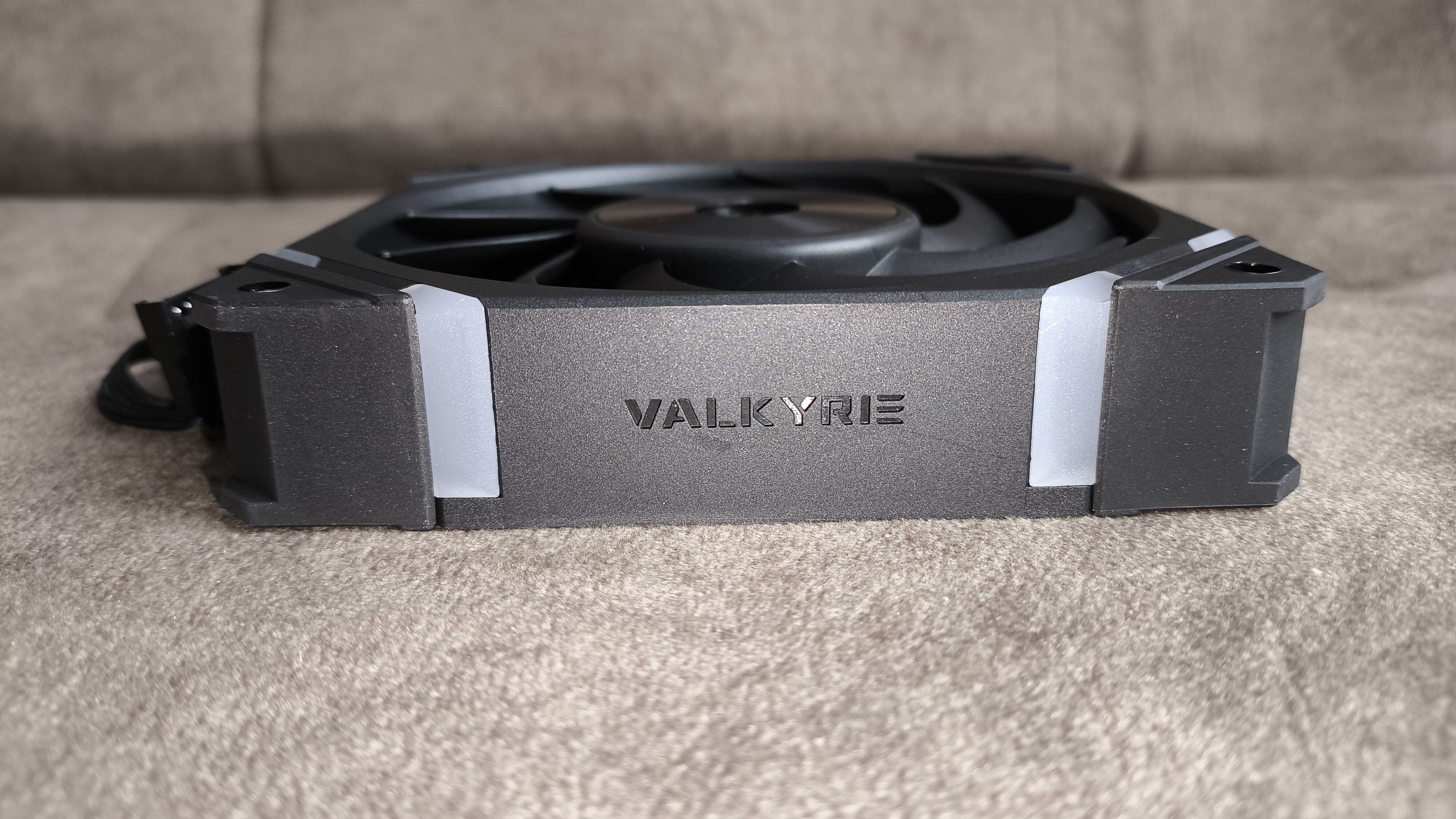 Valkyrie Dragonfang 360 Black ARGB / Valkyrie V360 Lite - test dwóch chłodzeń AIO 360 mm. Stare odchodzi, nowe przychodzi