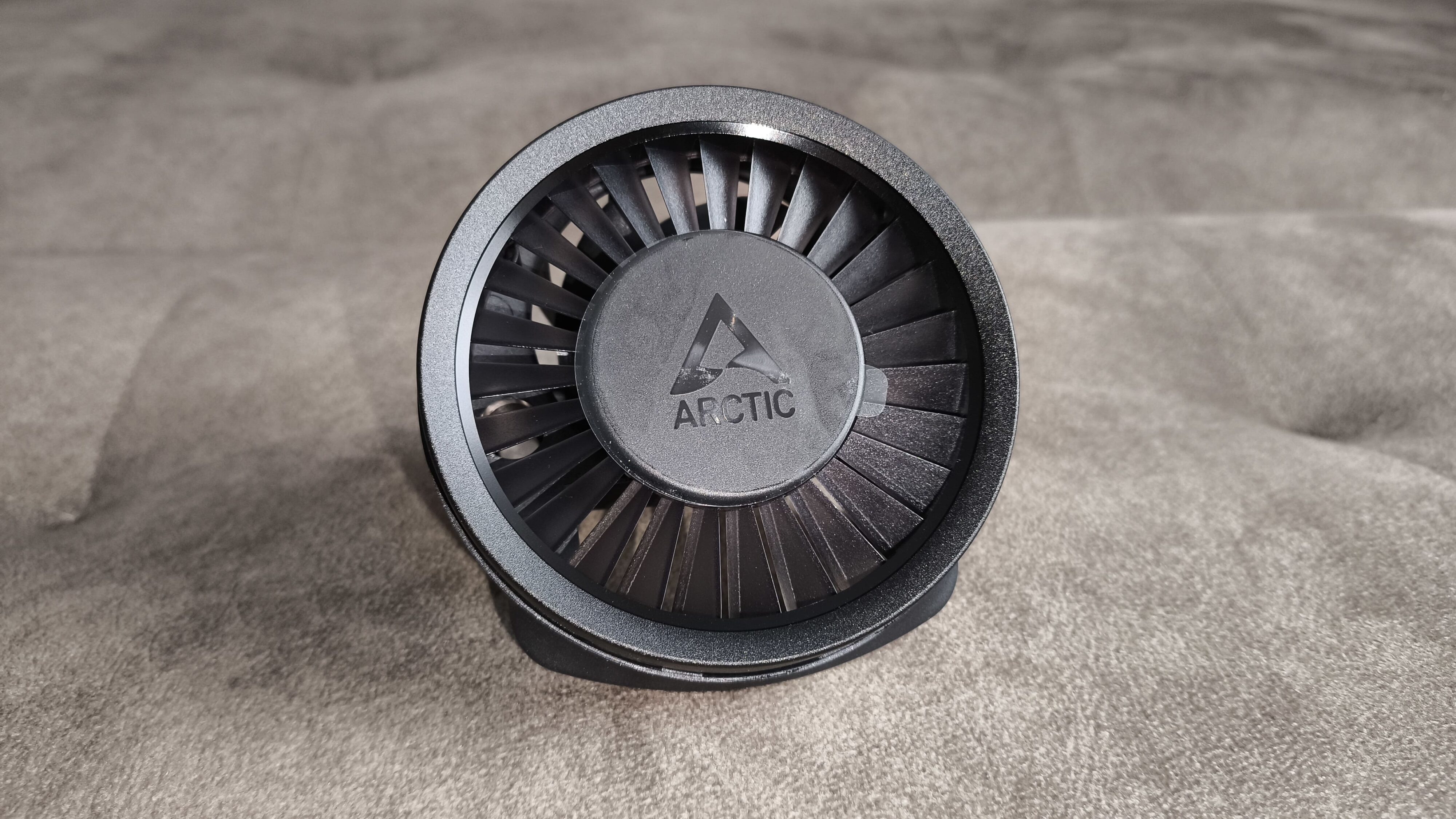 Arctic Liquid Freezer III Pro 360 - test chłodzenia AIO. Wydajnie, ale jednocześnie masakrycznie głośno