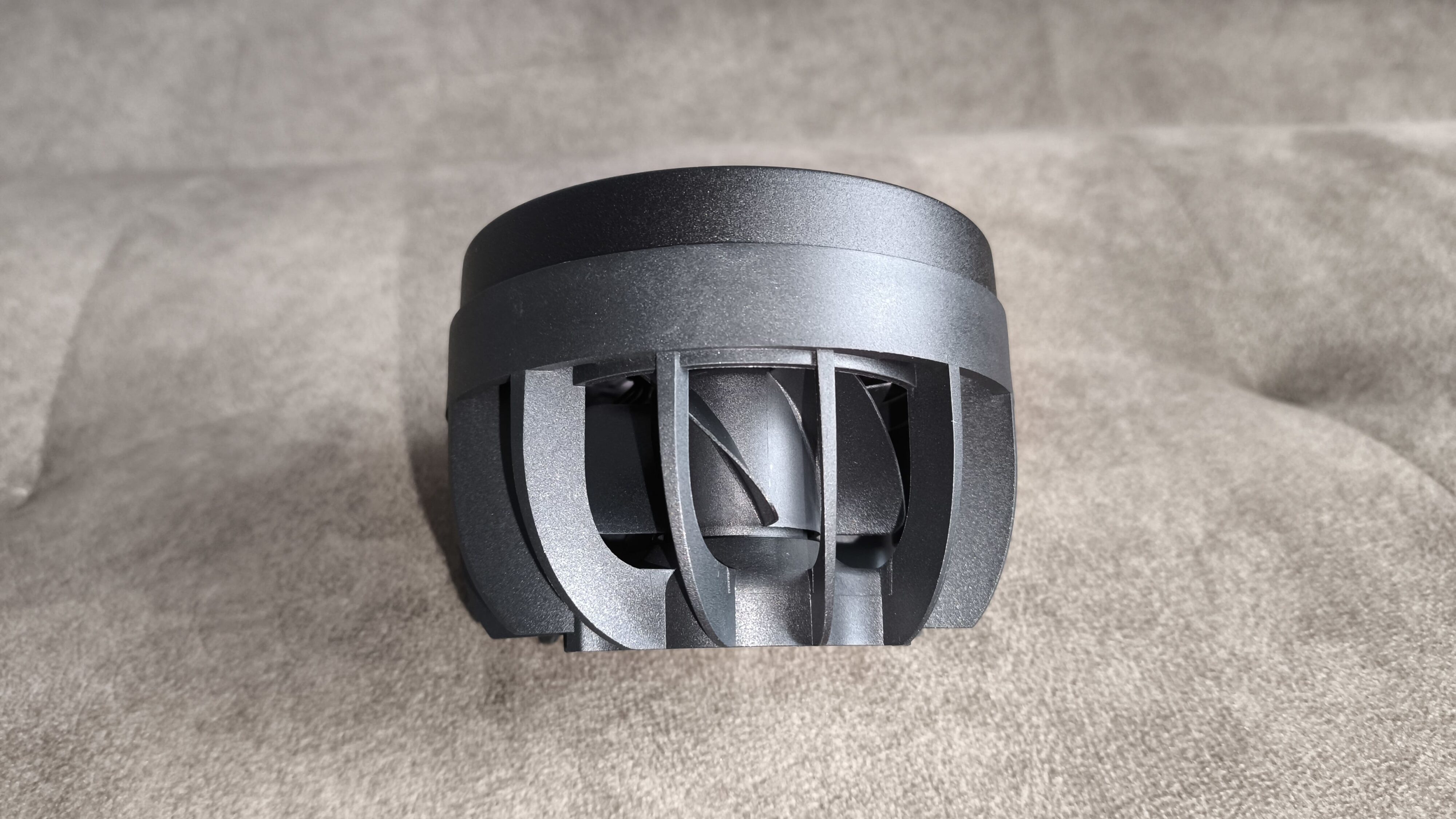 Arctic Liquid Freezer III Pro 360 - test chłodzenia AIO. Wydajnie, ale jednocześnie masakrycznie głośno