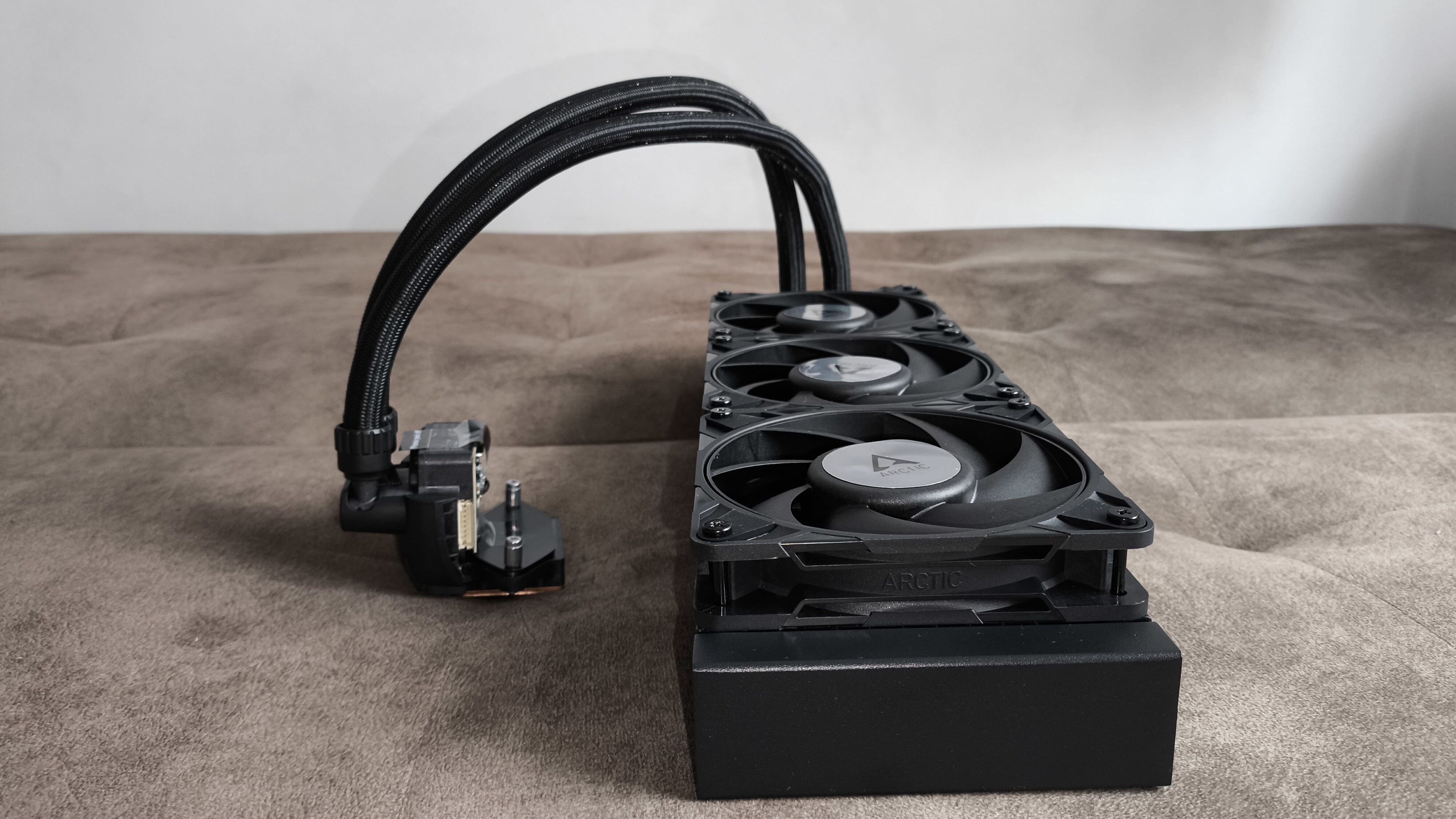 Arctic Liquid Freezer III Pro 360 - test chłodzenia AIO. Wydajnie, ale jednocześnie masakrycznie głośno