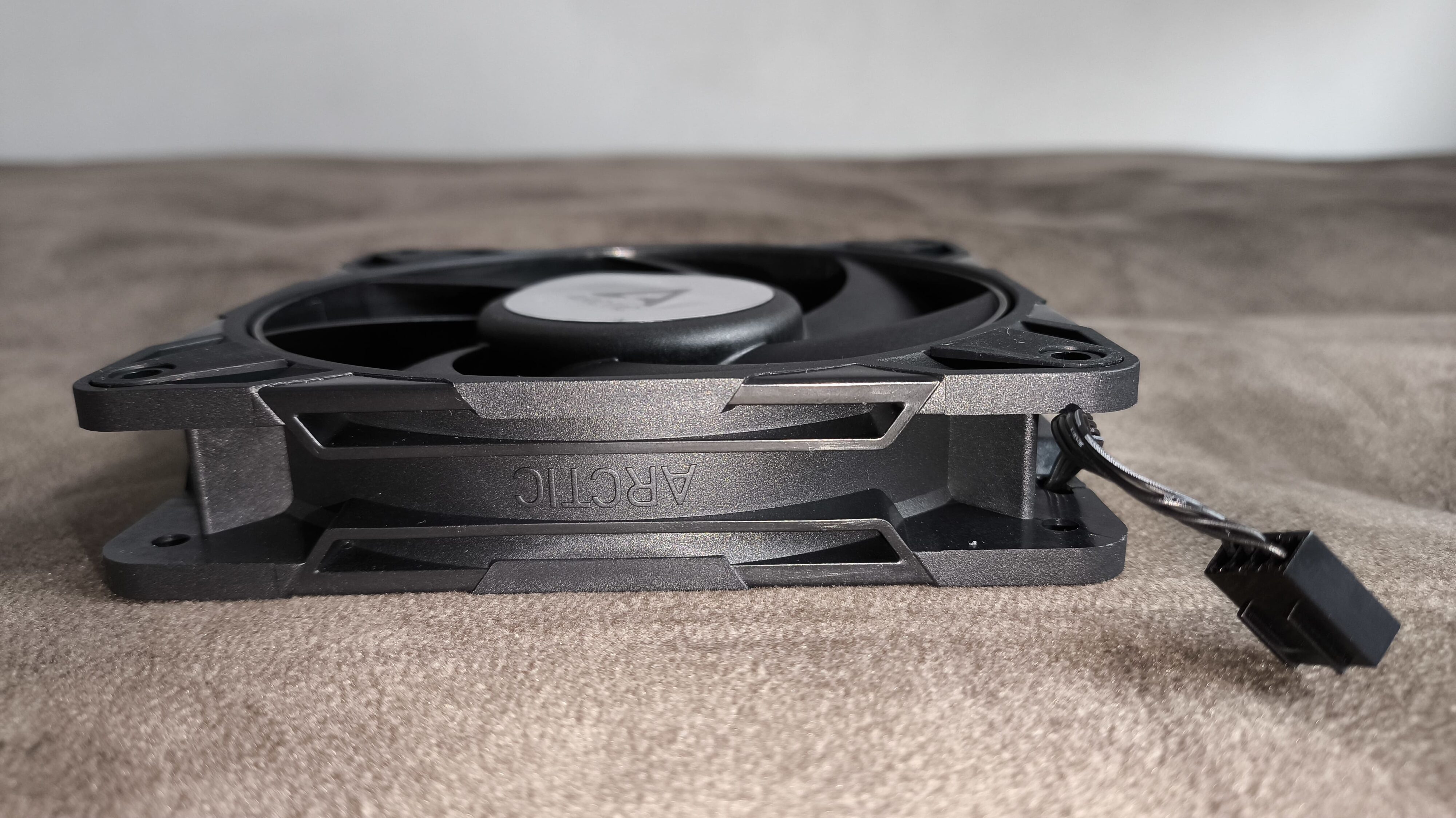 Arctic Liquid Freezer III Pro 360 - test chłodzenia AIO. Wydajnie, ale jednocześnie masakrycznie głośno