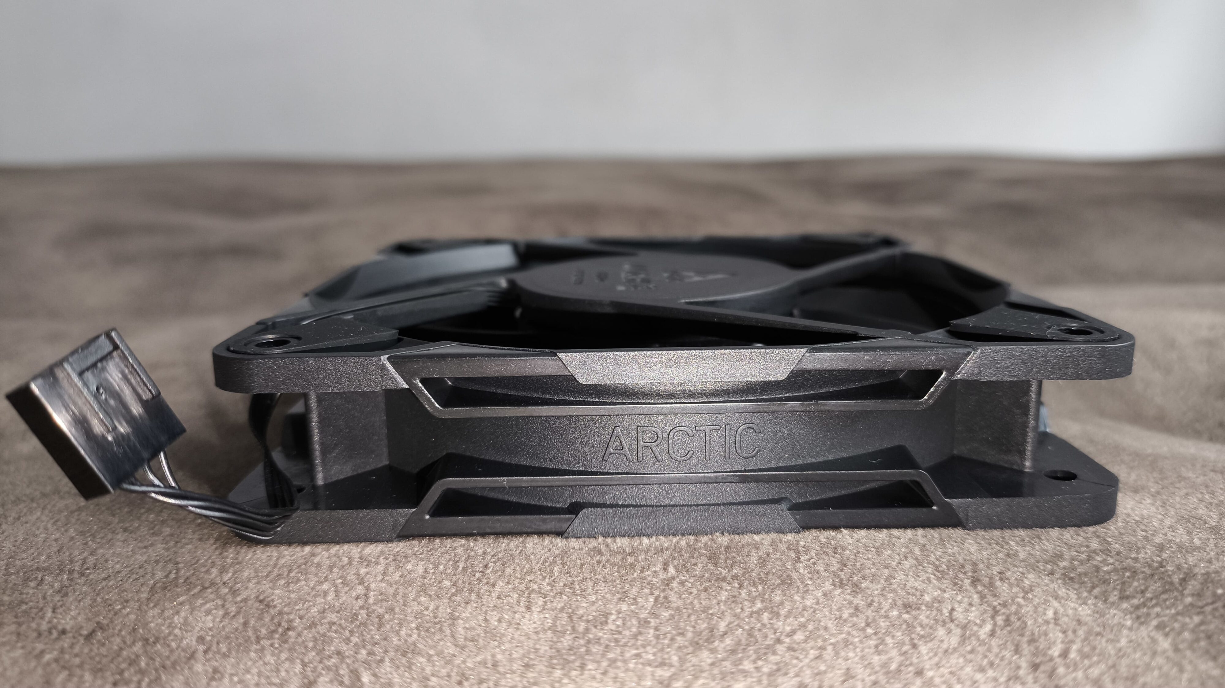 Arctic Liquid Freezer III Pro 360 - test chłodzenia AIO. Wydajnie, ale jednocześnie masakrycznie głośno