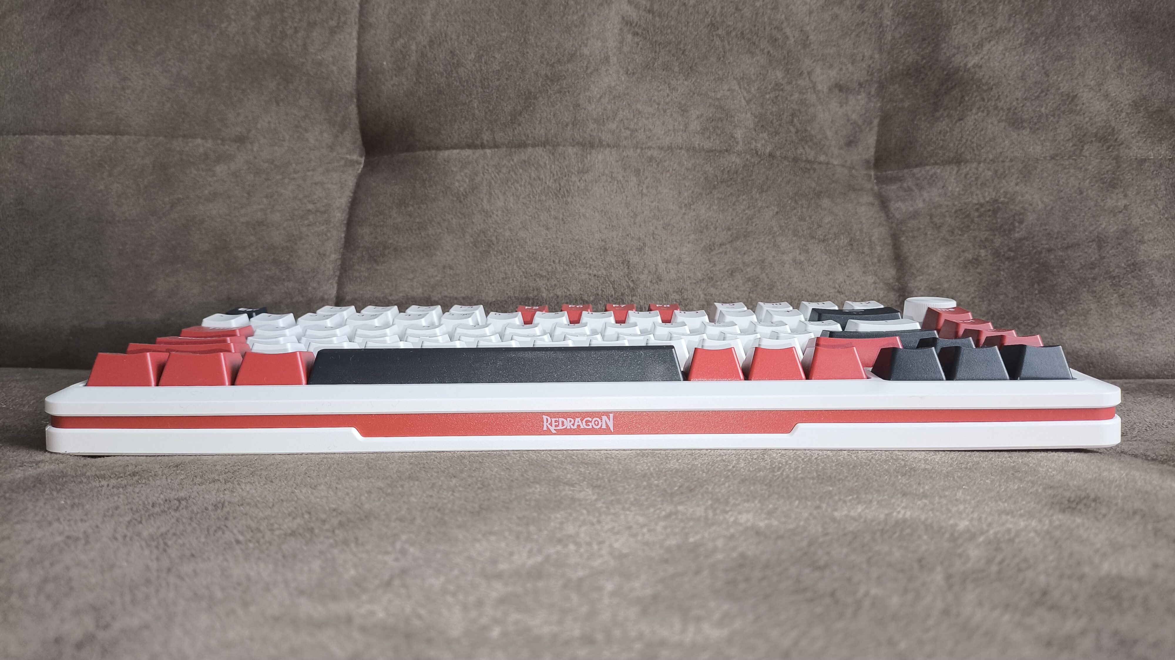 Redragon K721WRB-RGB Stormhunter - test klawiatury za 300 złotych opartej na magnetycznych przełącznikach