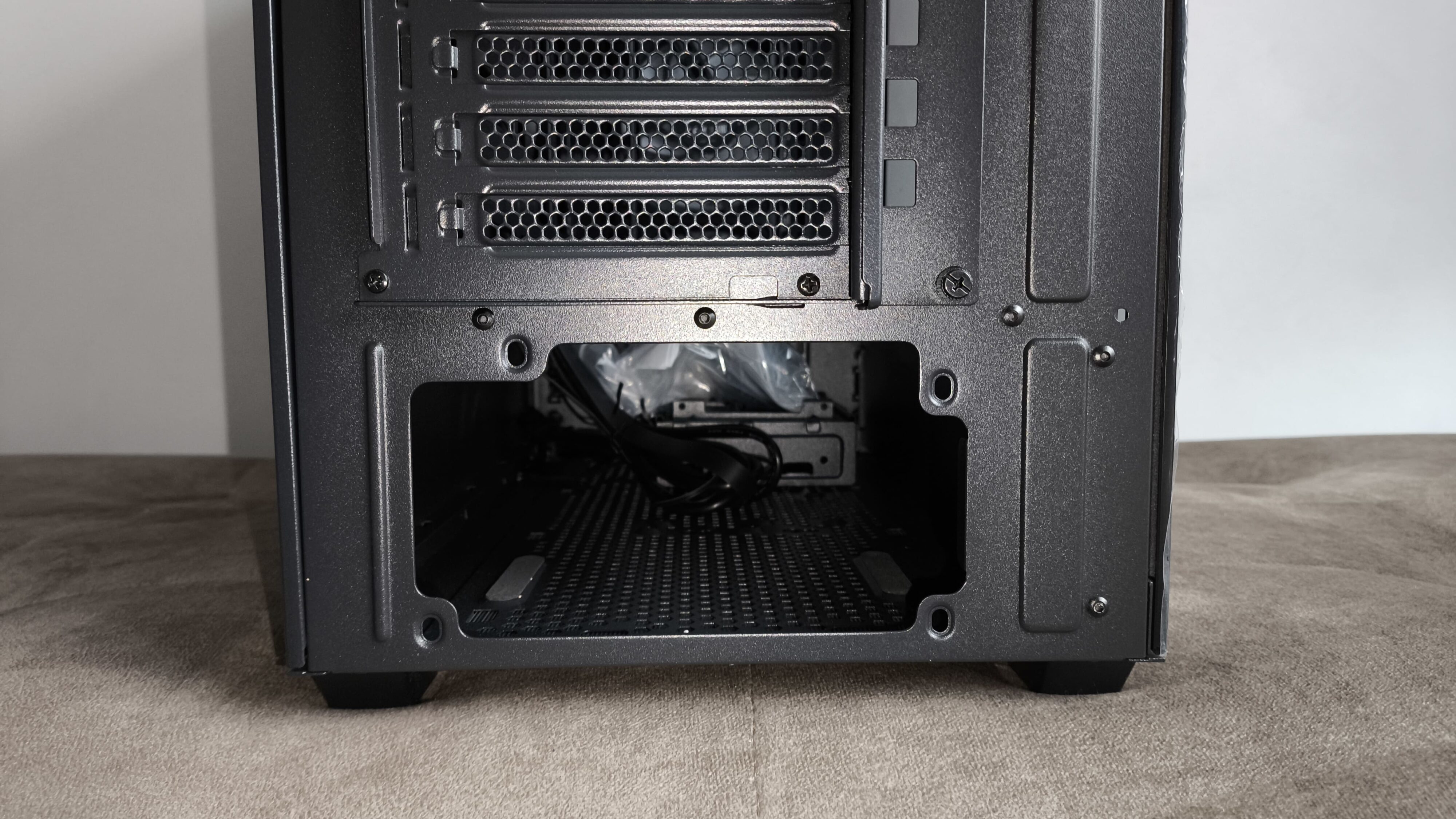 Chieftec Hunter 3 - test obudowy. Choć jest budżetowo to jest dobrze