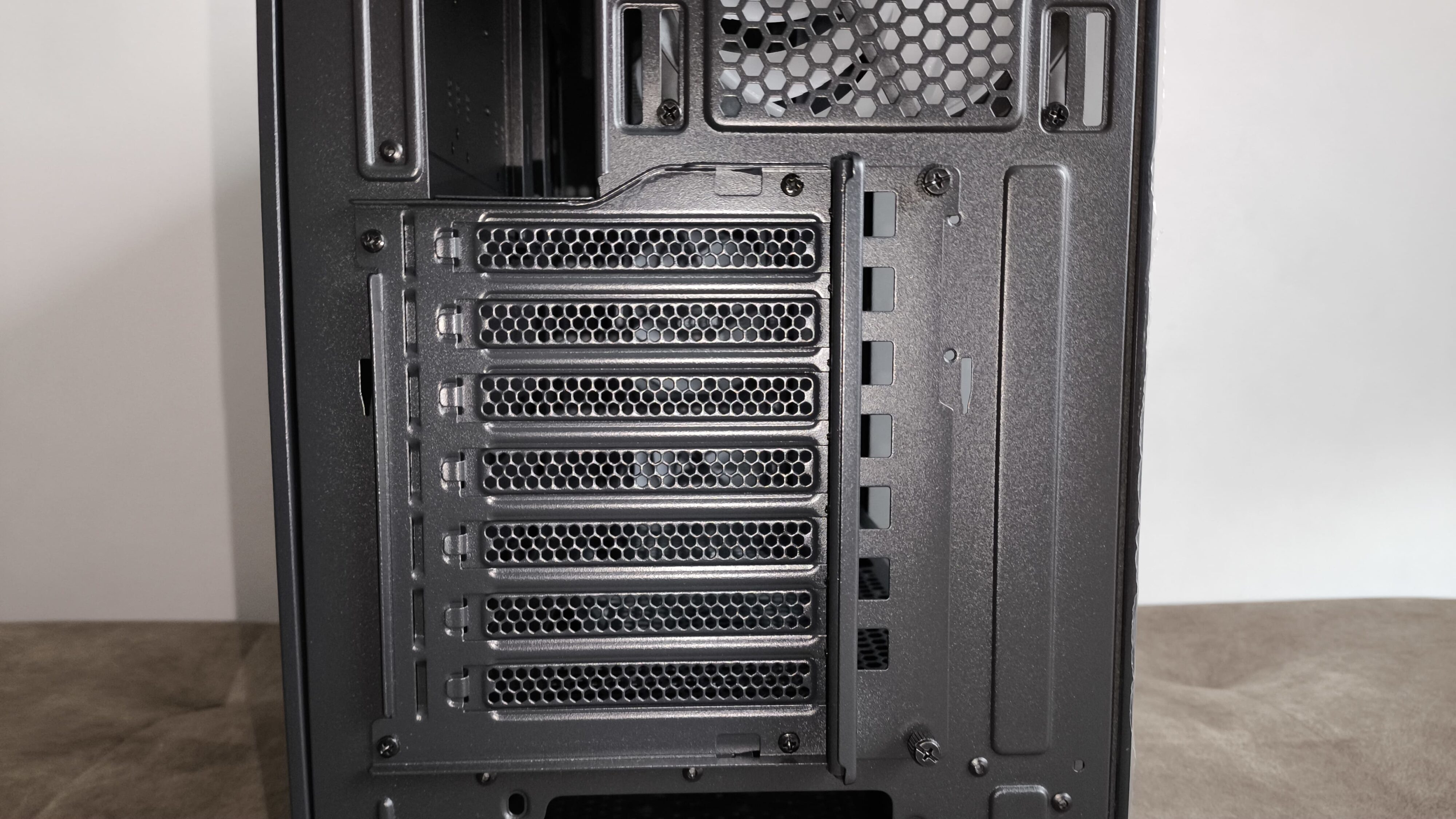 Chieftec Hunter 3 - test obudowy. Choć jest budżetowo to jest dobrze