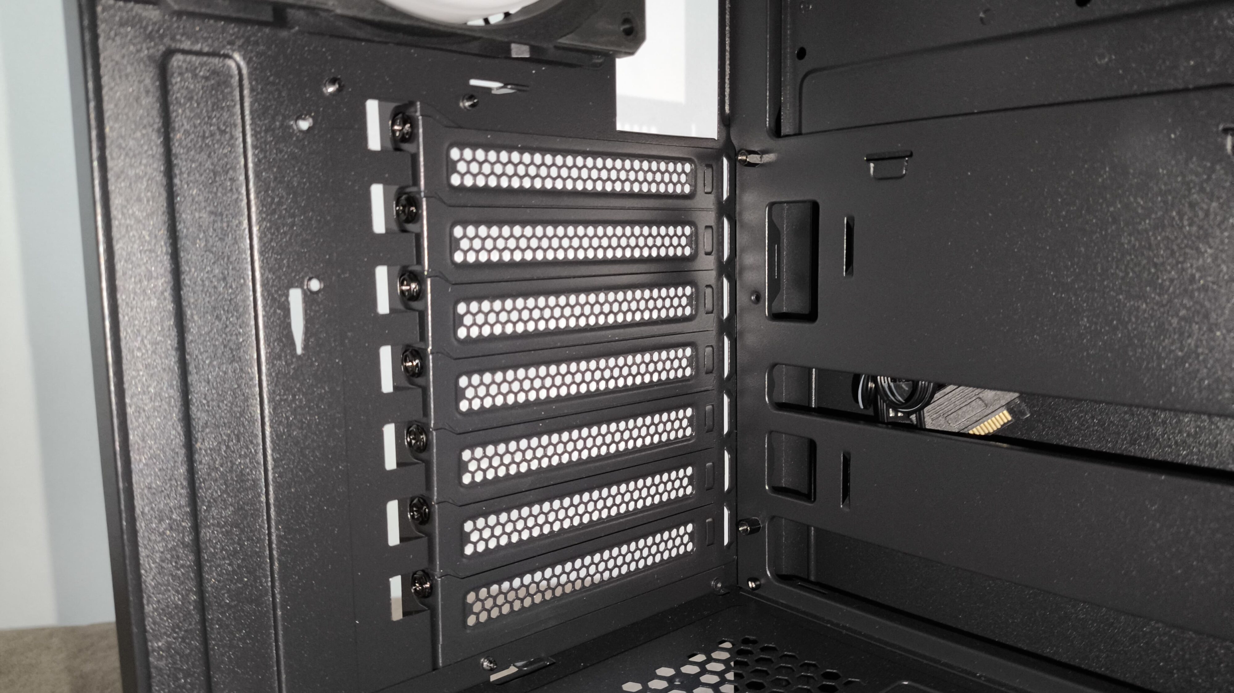 Chieftec Hunter 3 - test obudowy. Choć jest budżetowo to jest dobrze