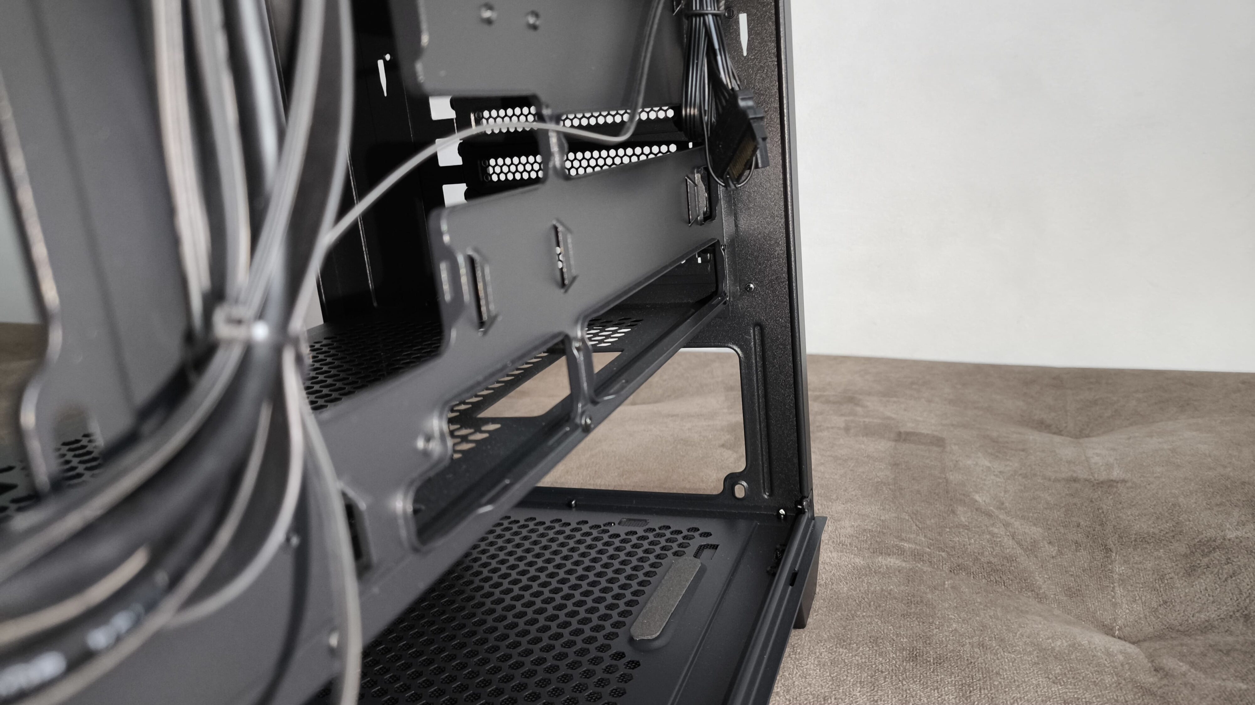 Chieftec Hunter 3 - test obudowy. Choć jest budżetowo to jest dobrze