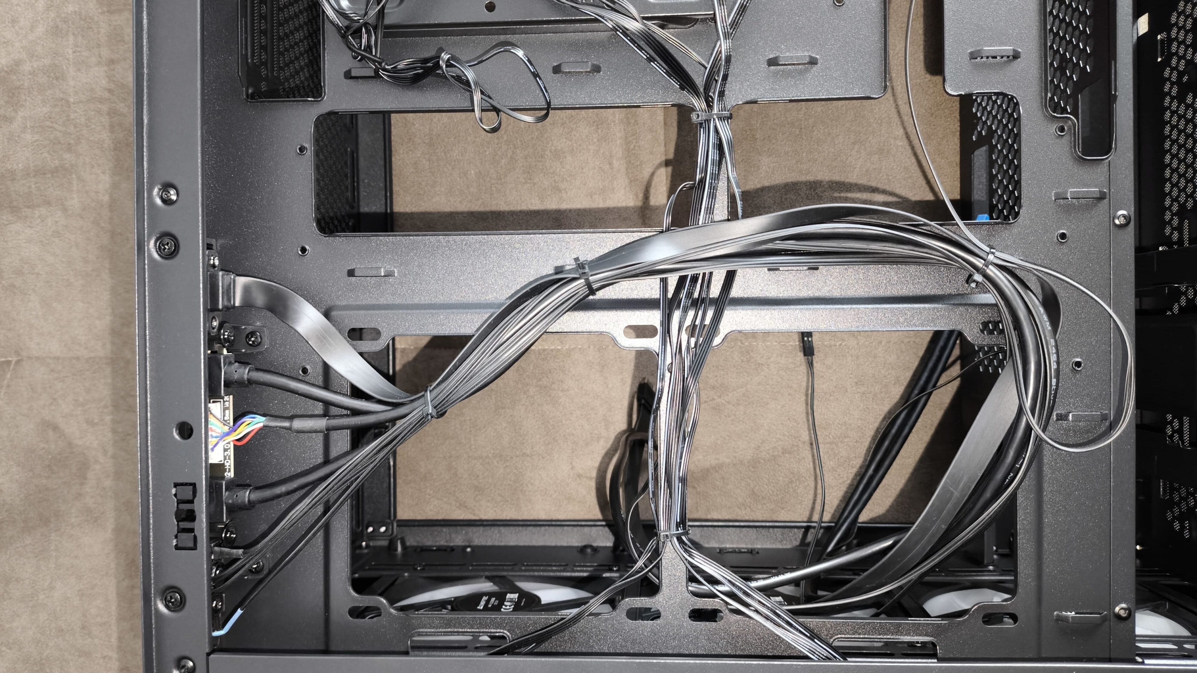 Chieftec Hunter 3 - test obudowy. Choć jest budżetowo to jest dobrze