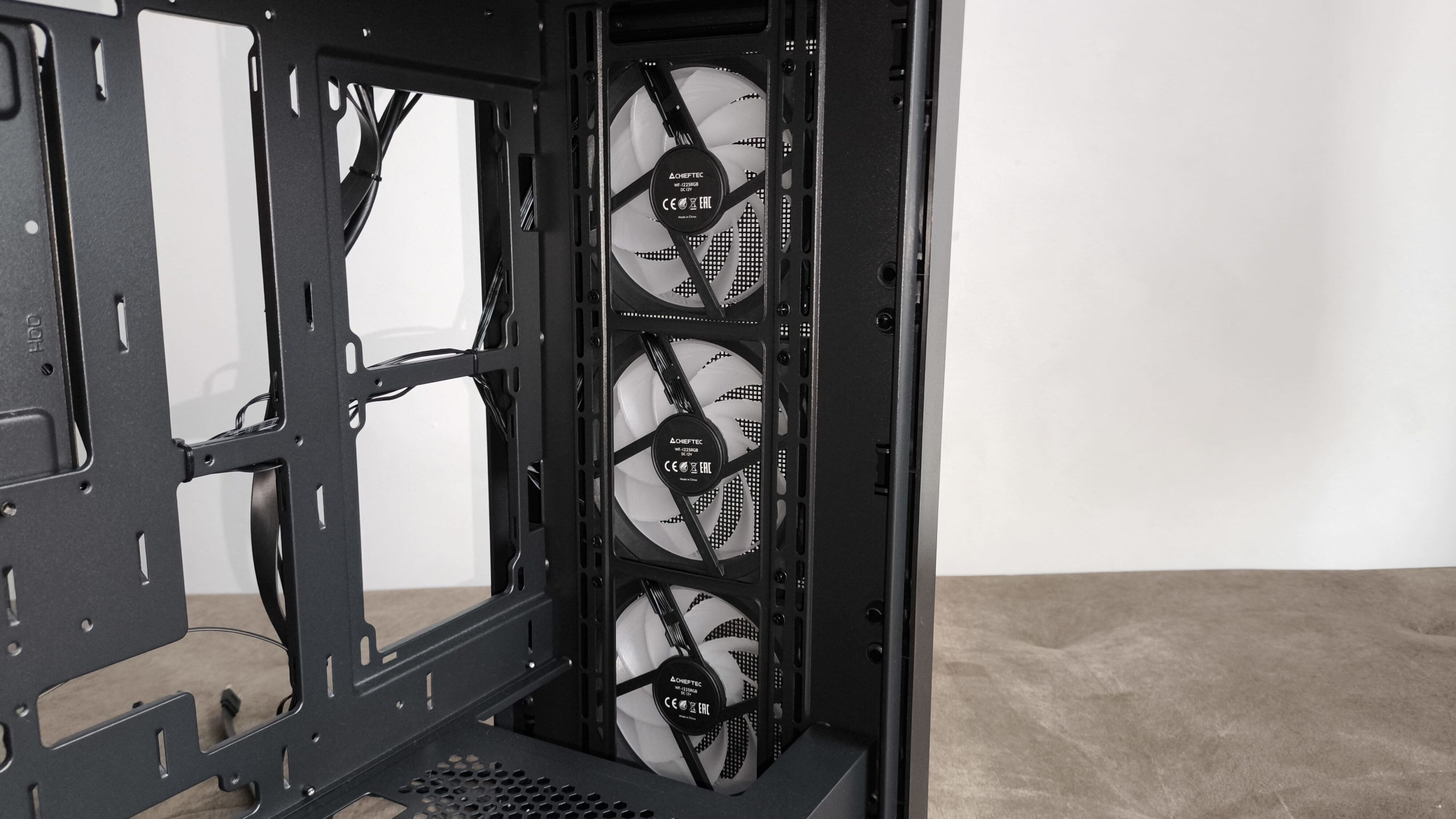 Chieftec Hunter 3 - test obudowy. Choć jest budżetowo to jest dobrze