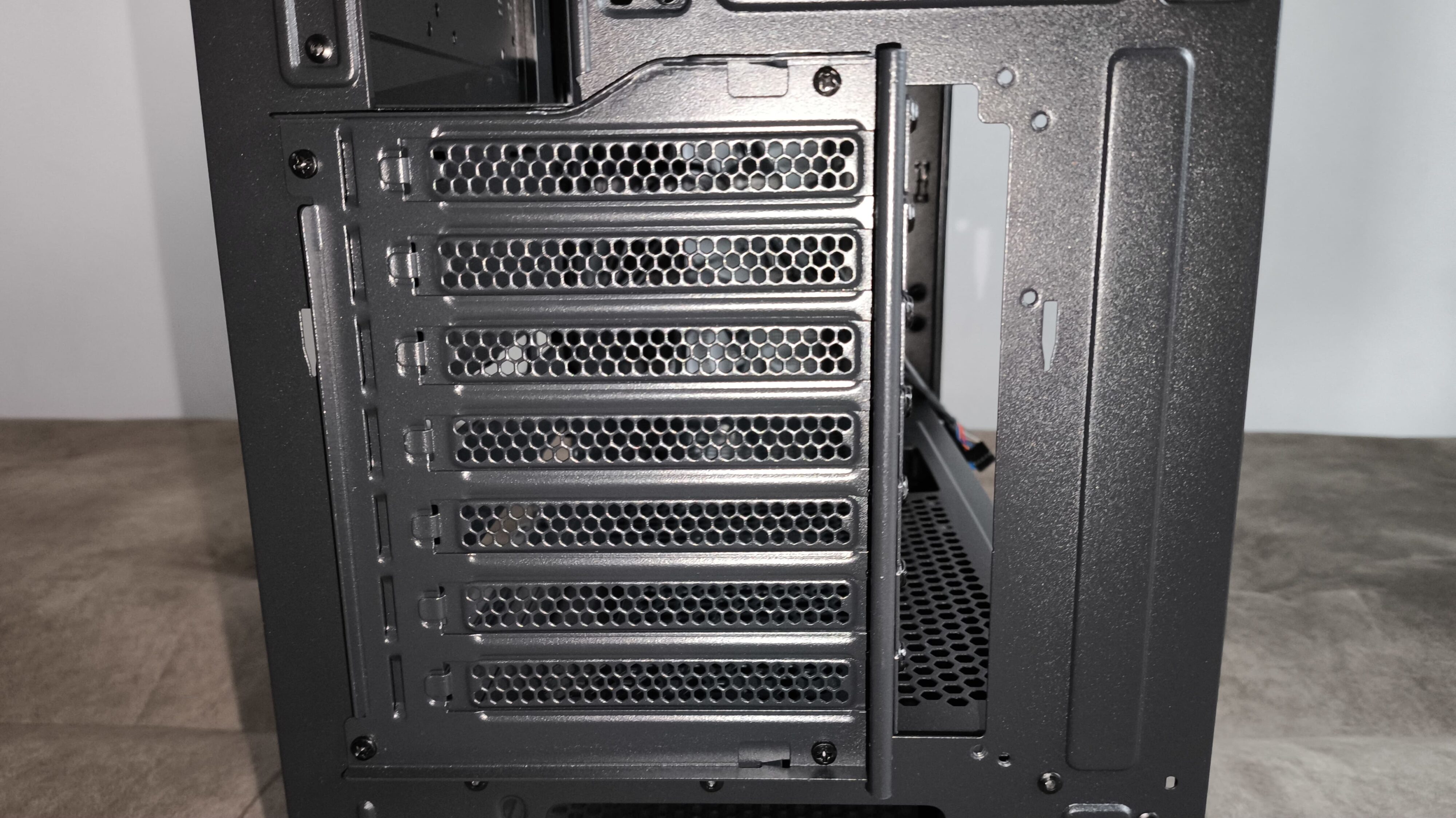 Chieftec Hunter 3 - test obudowy. Choć jest budżetowo to jest dobrze