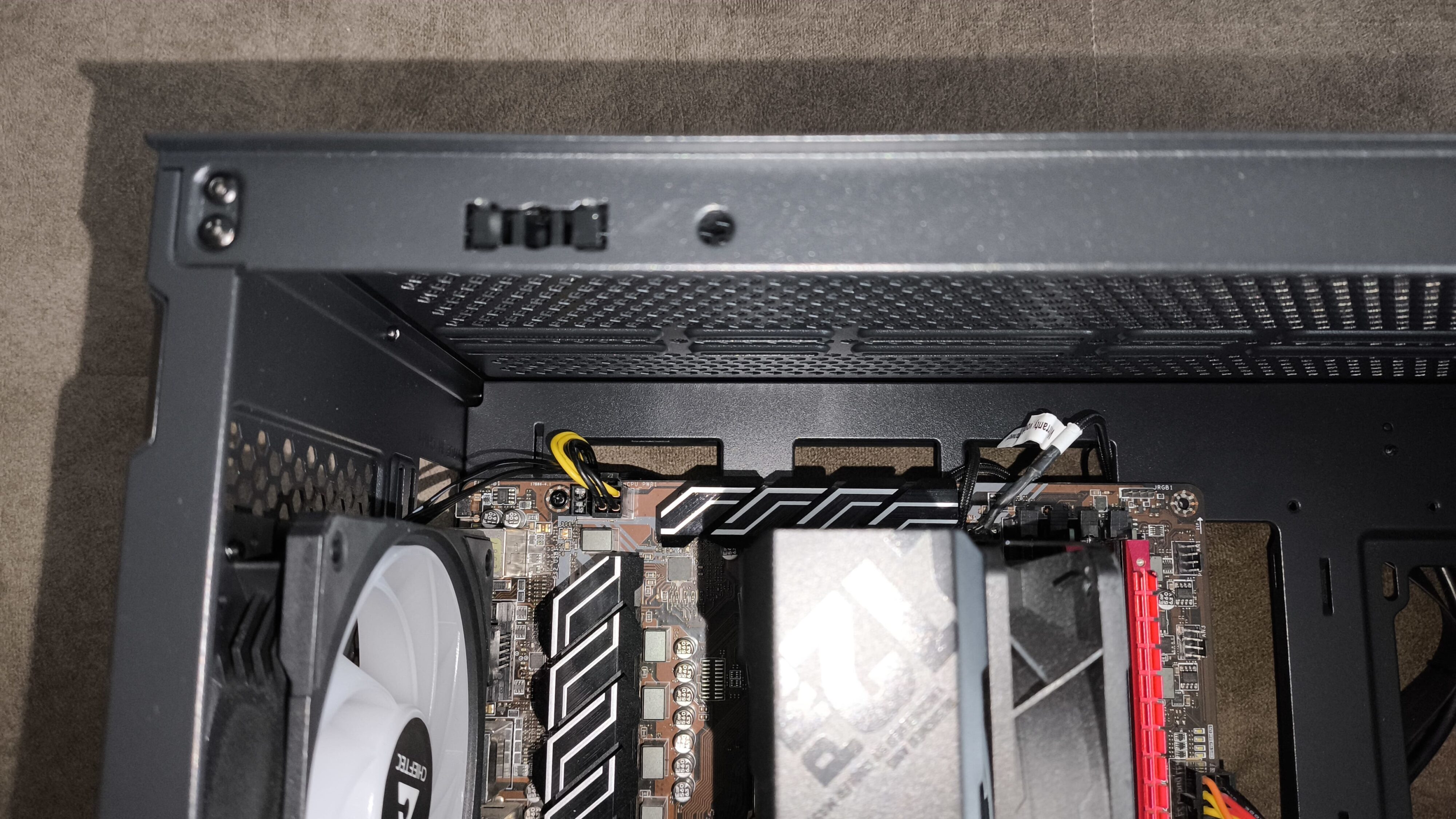 Chieftec Hunter 3 - test obudowy. Choć jest budżetowo to jest dobrze