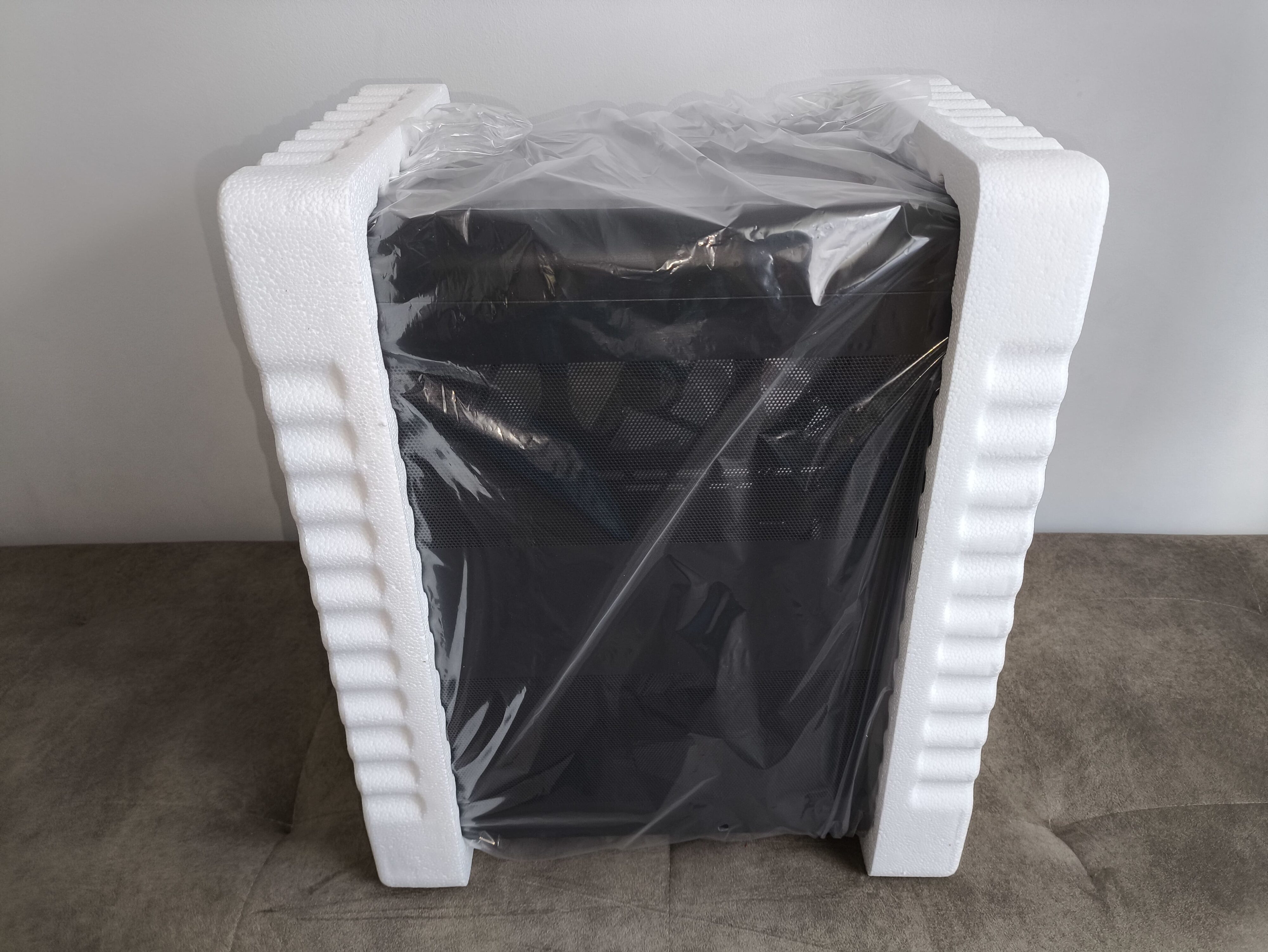 FSP M580 - test obudowy z zakrzywionym szkłem, które spodoba się każdemu!