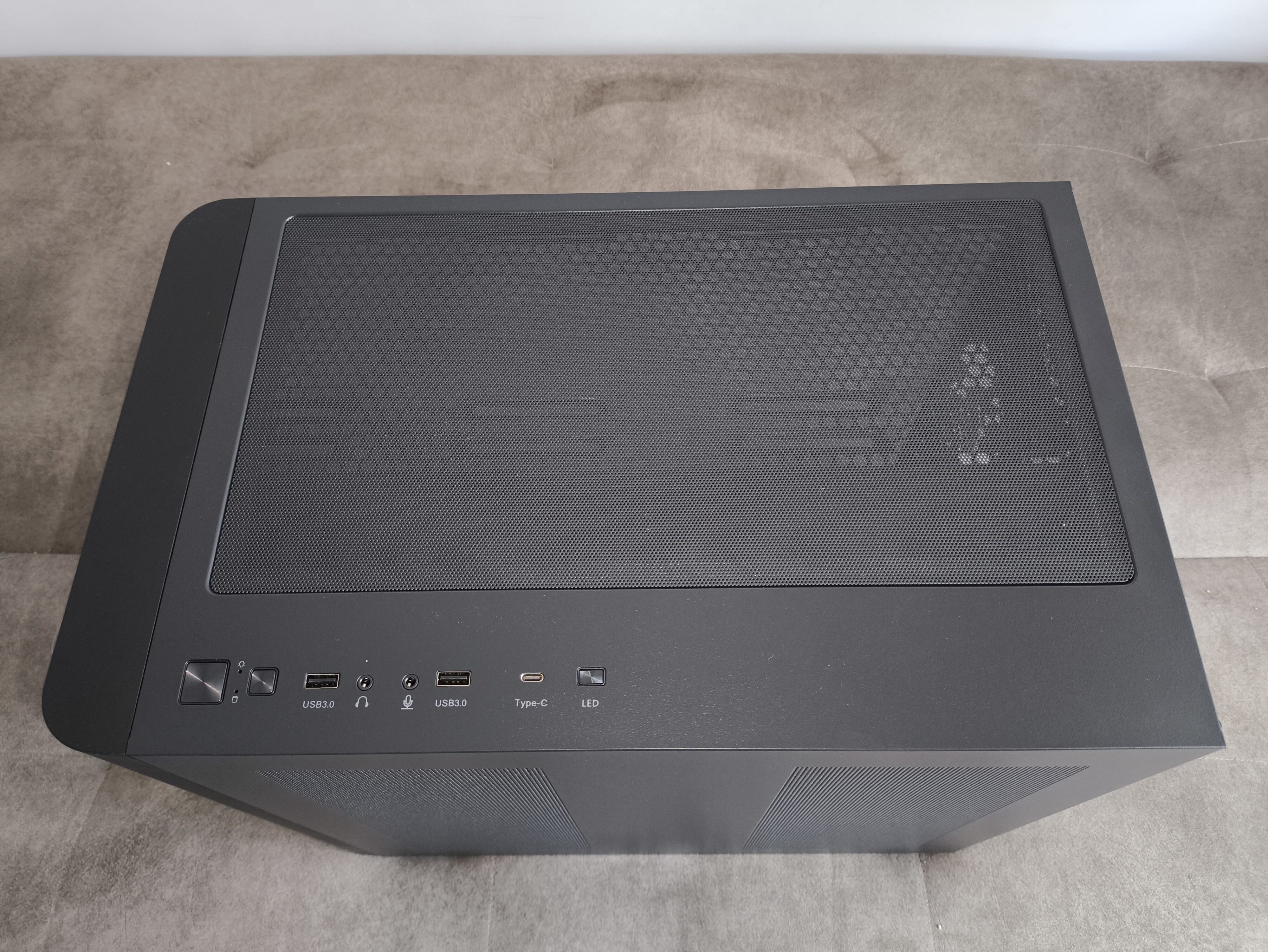 FSP M580 - test obudowy z zakrzywionym szkłem, które spodoba się każdemu!