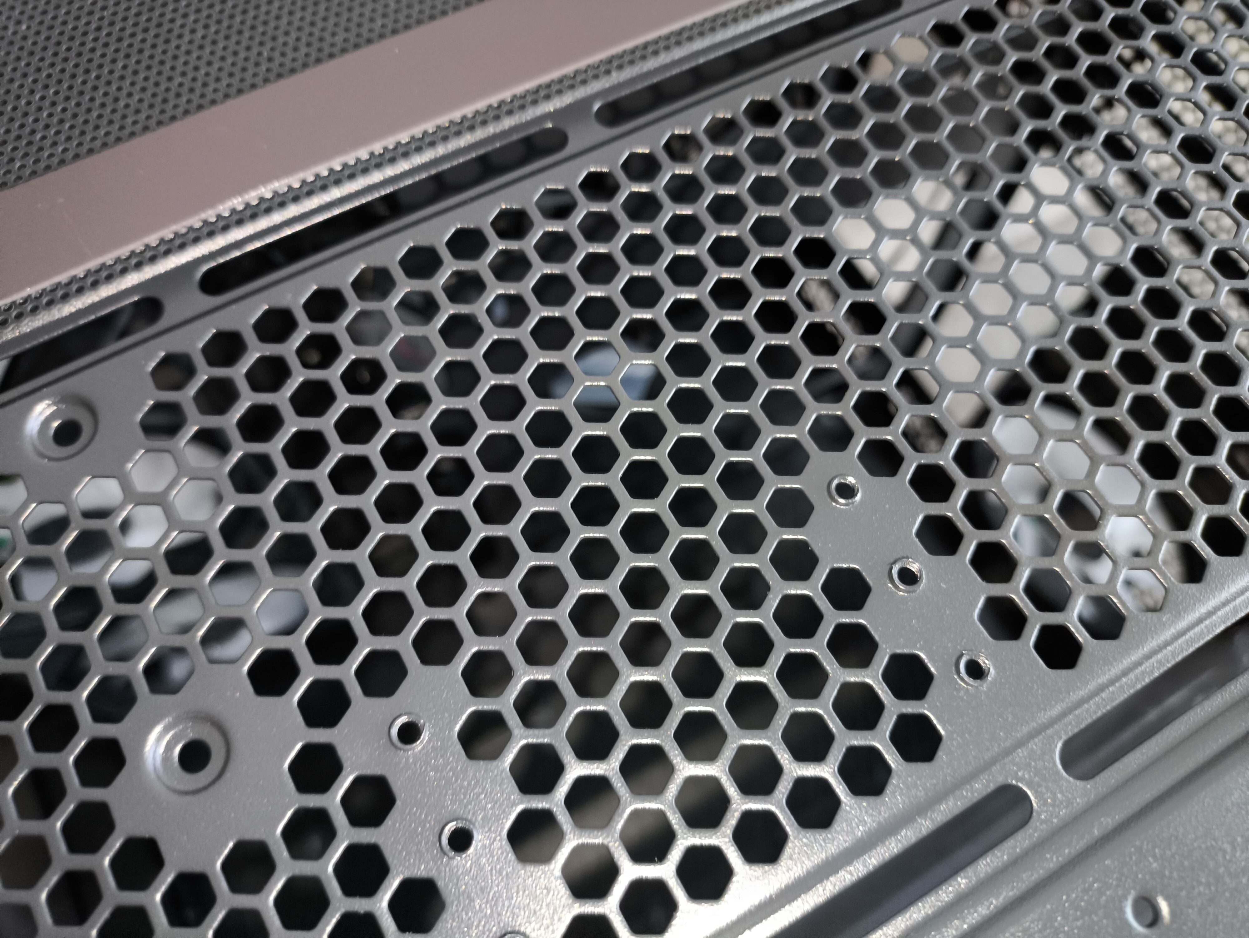 FSP M580 - test obudowy z zakrzywionym szkłem, które spodoba się każdemu!