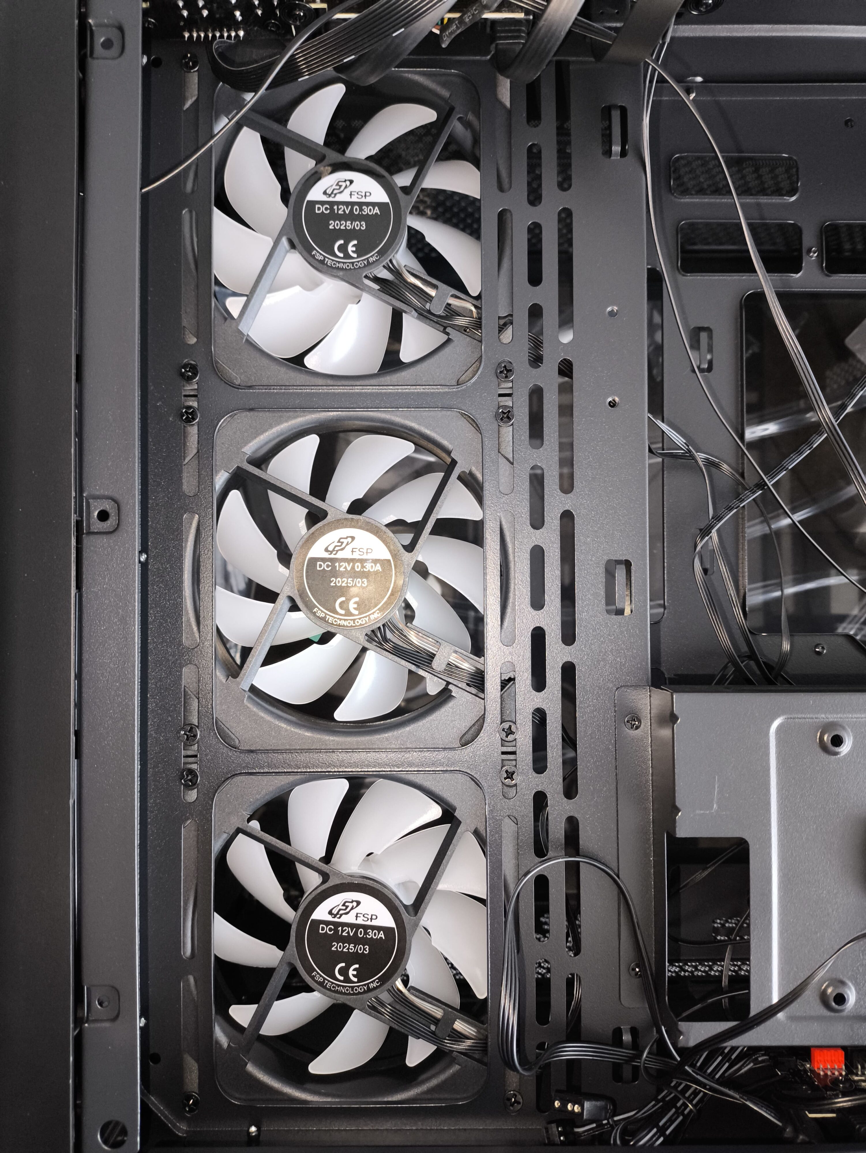 FSP M580 - test obudowy z zakrzywionym szkłem, które spodoba się każdemu!