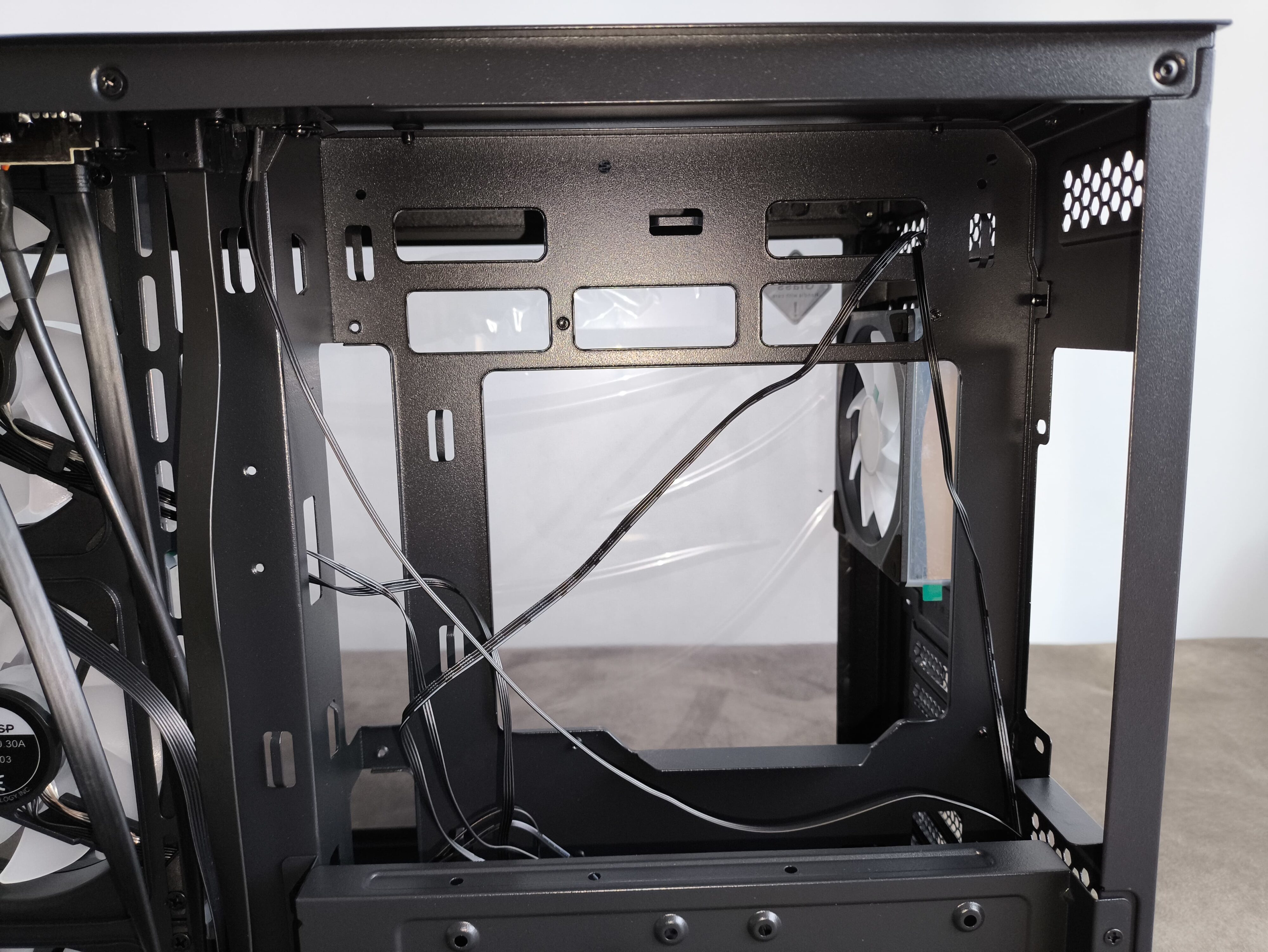 FSP M580 - test obudowy z zakrzywionym szkłem, które spodoba się każdemu!