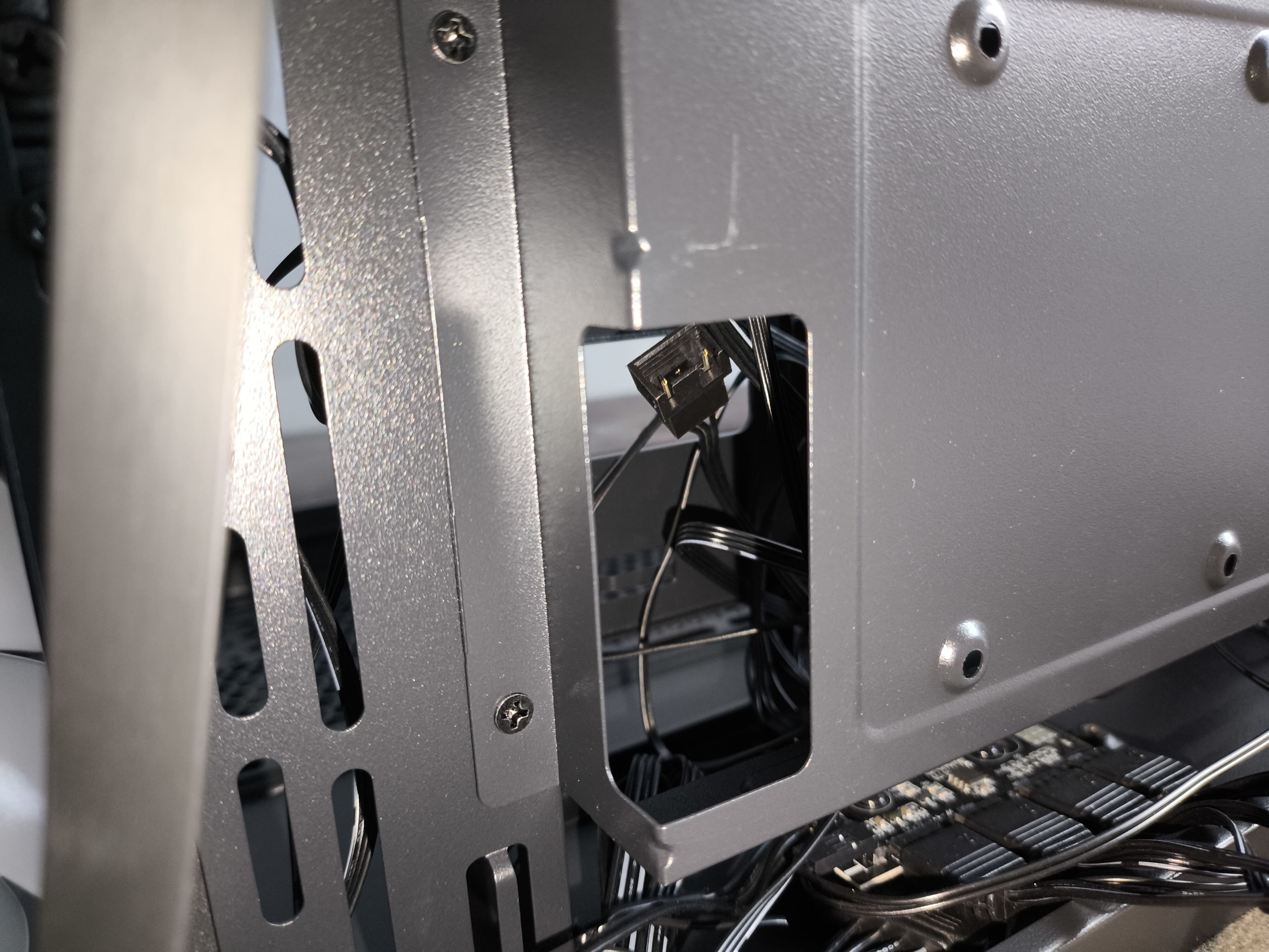 FSP M580 - test obudowy z zakrzywionym szkłem, które spodoba się każdemu!