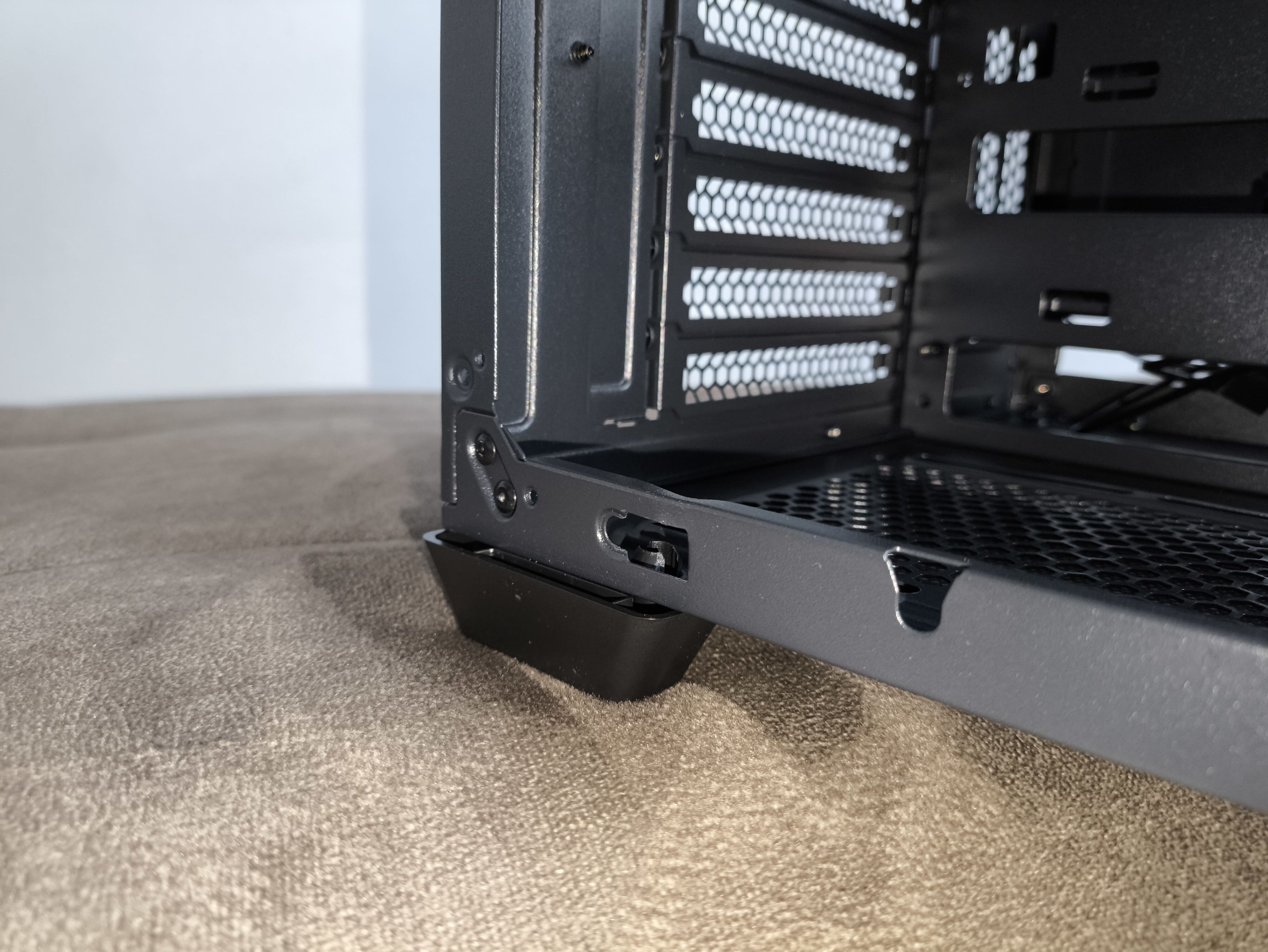 FSP M580 - test obudowy z zakrzywionym szkłem, które spodoba się każdemu!