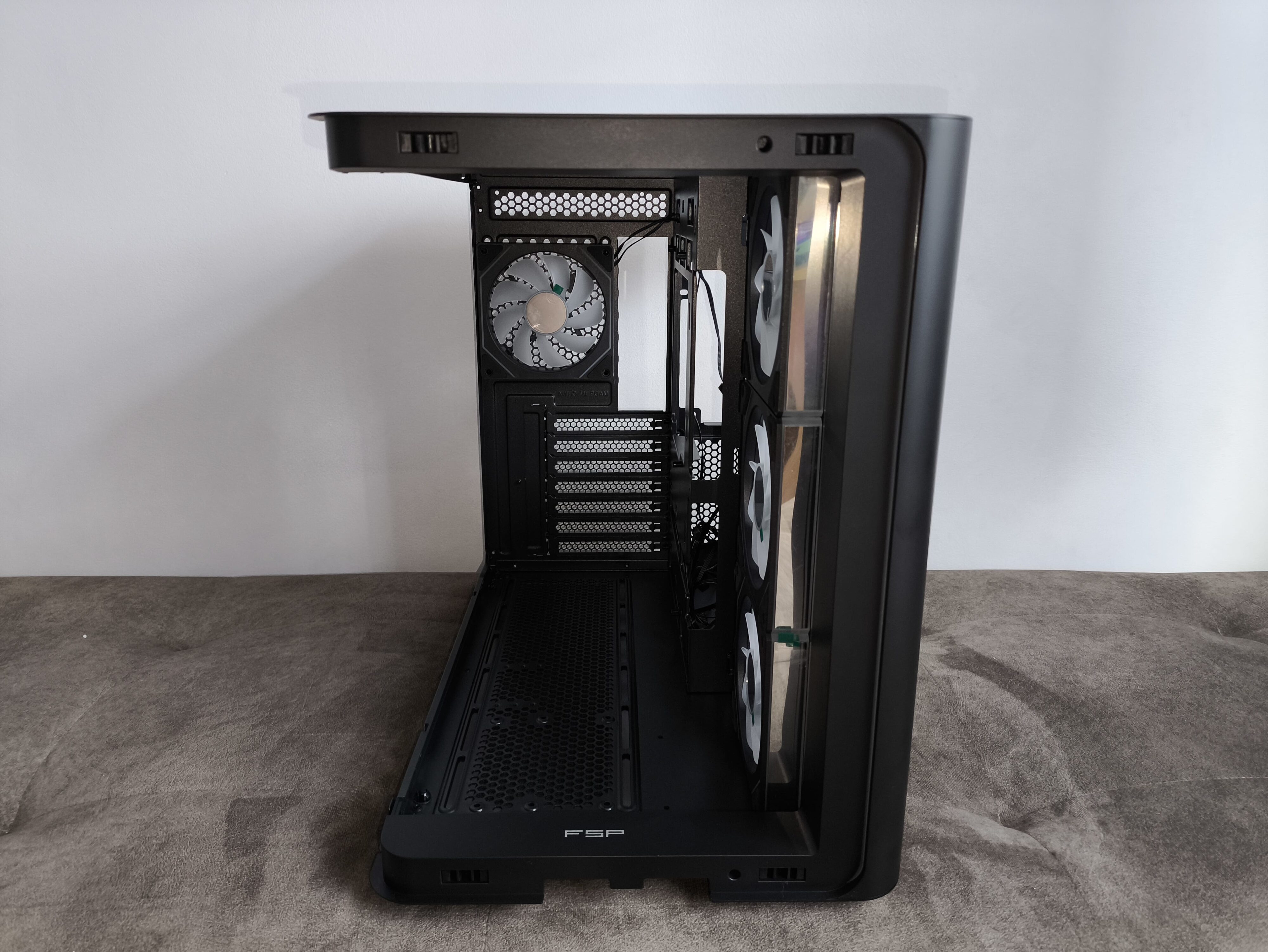 FSP M580 - test obudowy z zakrzywionym szkłem, które spodoba się każdemu!