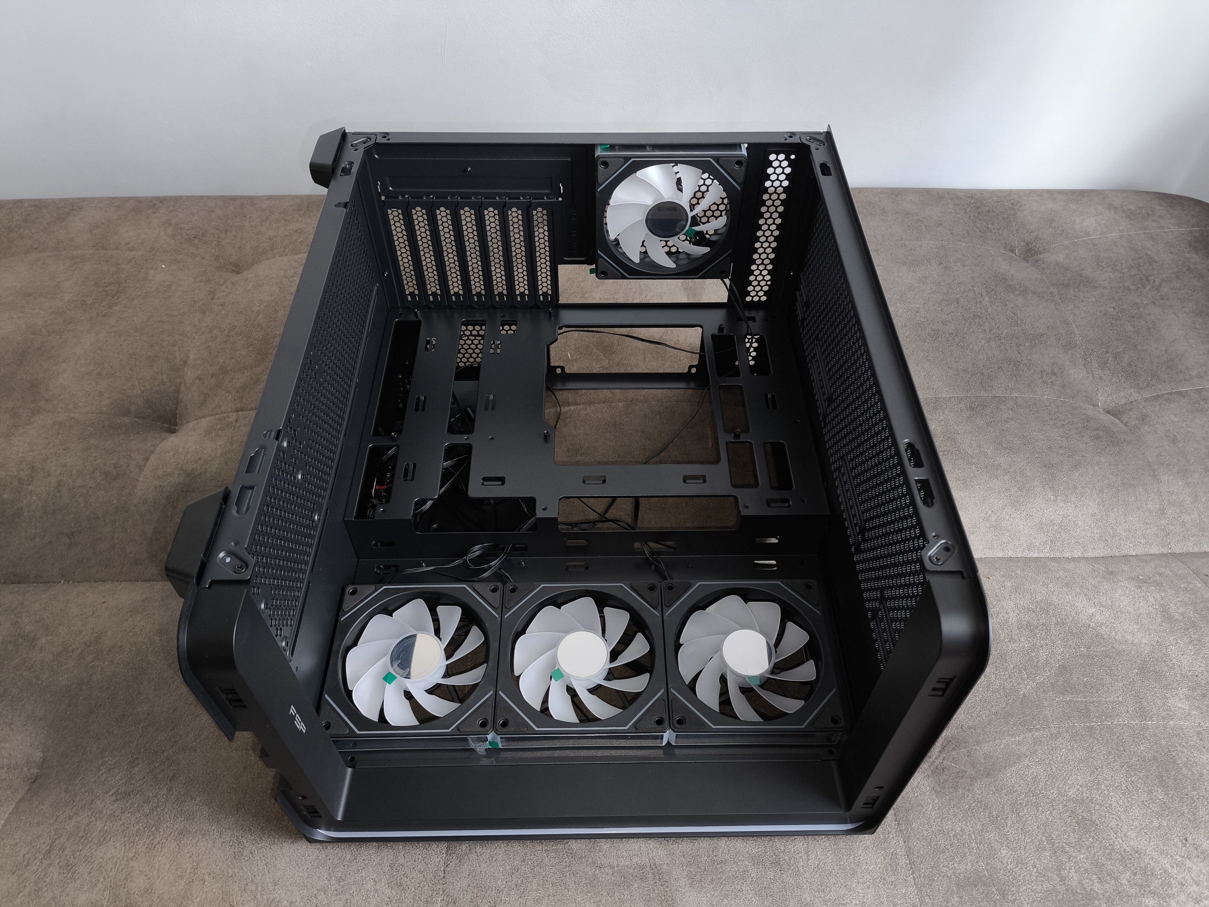 FSP M580 - test obudowy z zakrzywionym szkłem, które spodoba się każdemu!