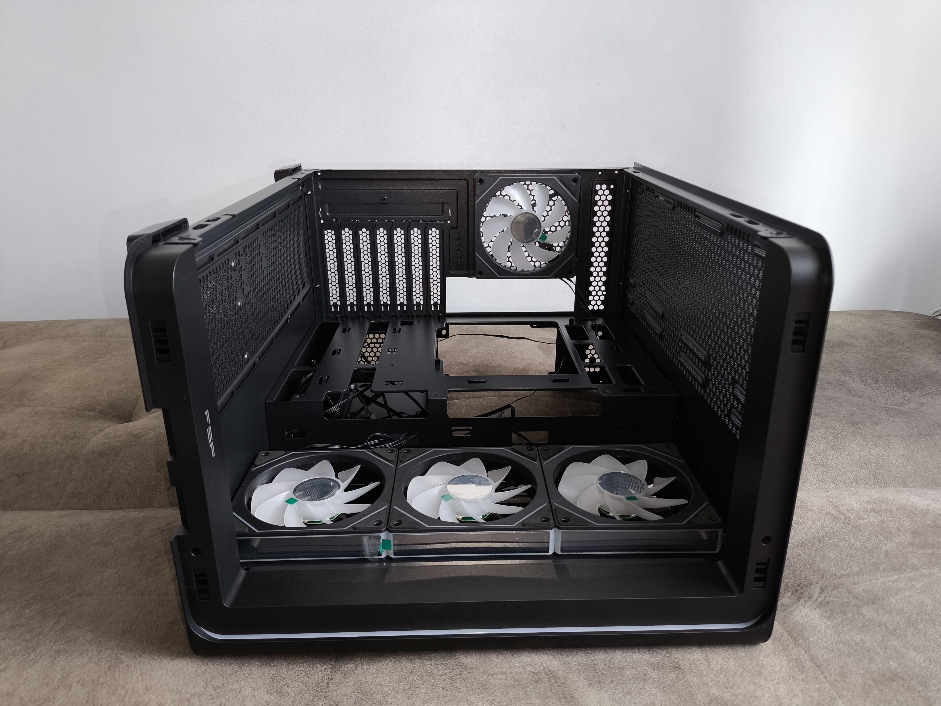 FSP M580 - test obudowy z zakrzywionym szkłem, które spodoba się każdemu!