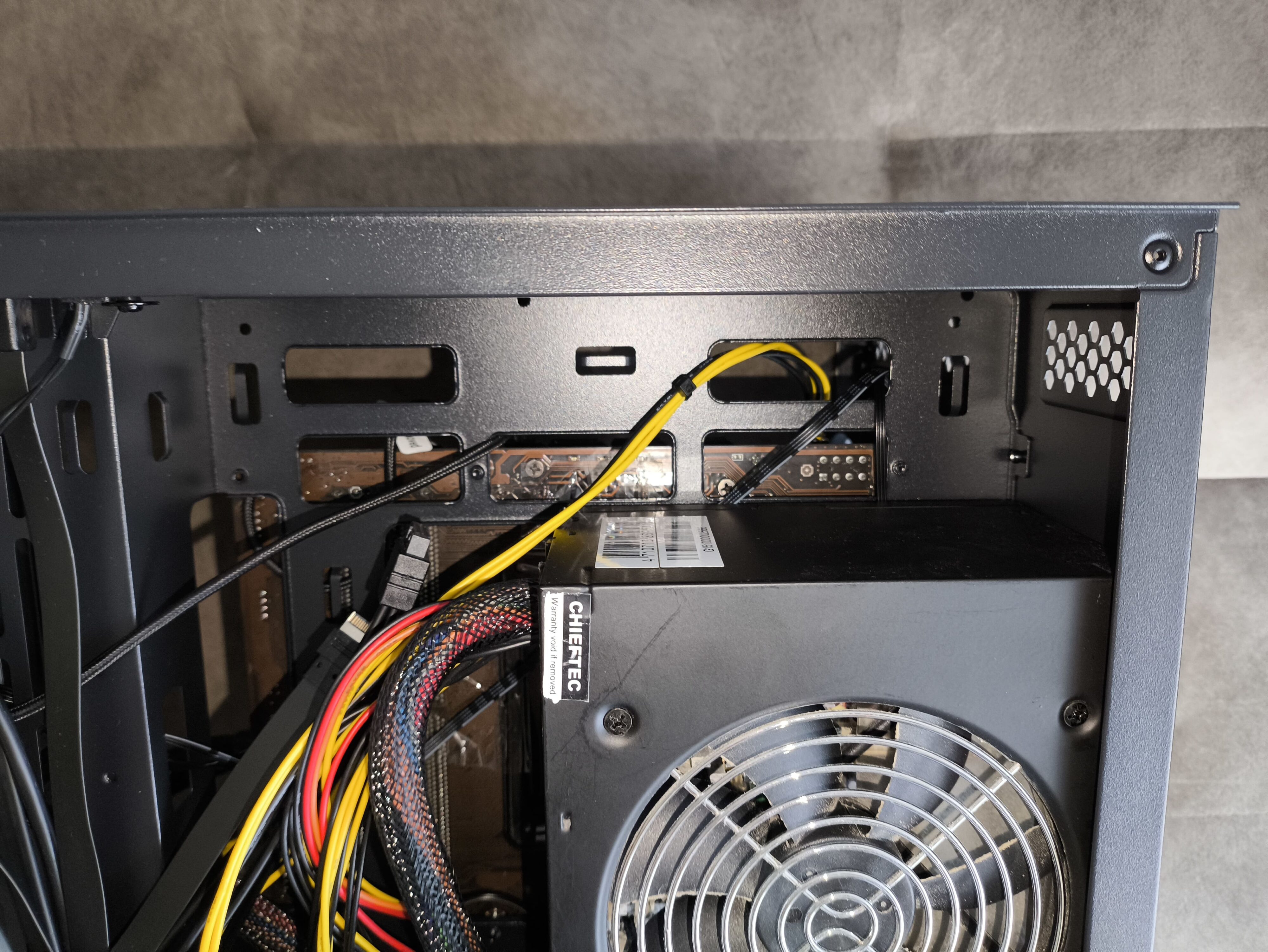 FSP M580 - test obudowy z zakrzywionym szkłem, które spodoba się każdemu!