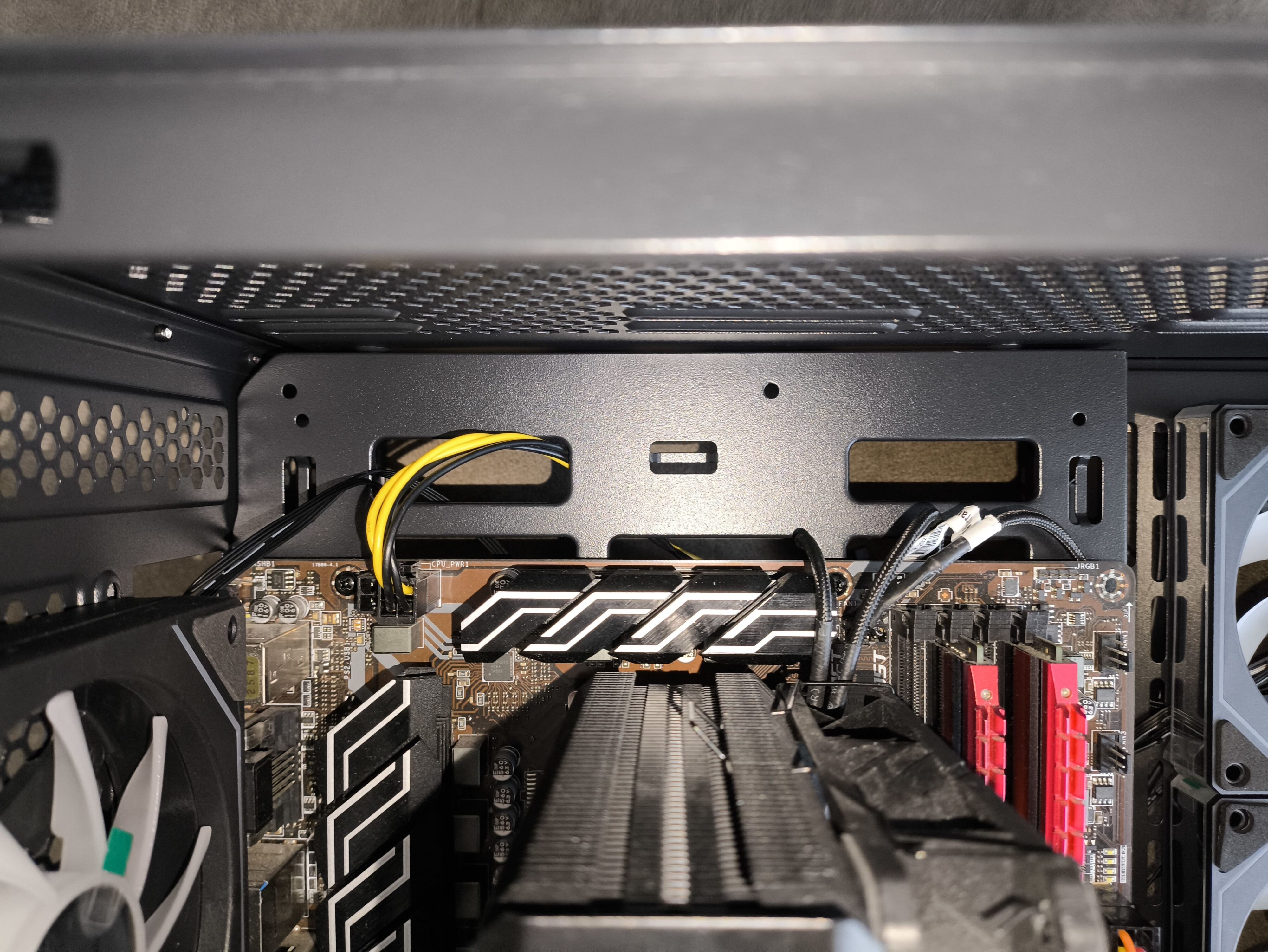 FSP M580 - test obudowy z zakrzywionym szkłem, które spodoba się każdemu!