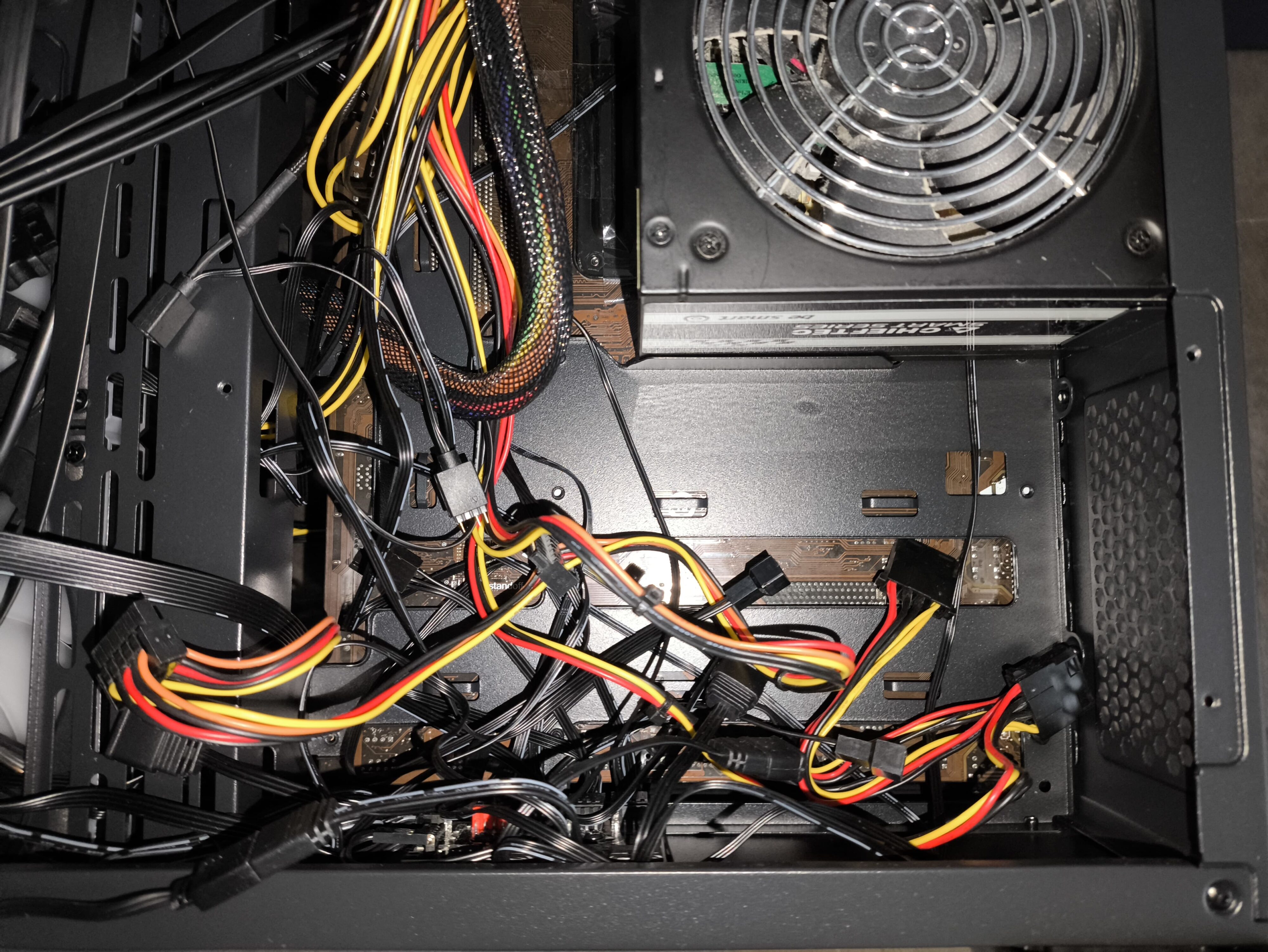 FSP M580 - test obudowy z zakrzywionym szkłem, które spodoba się każdemu!