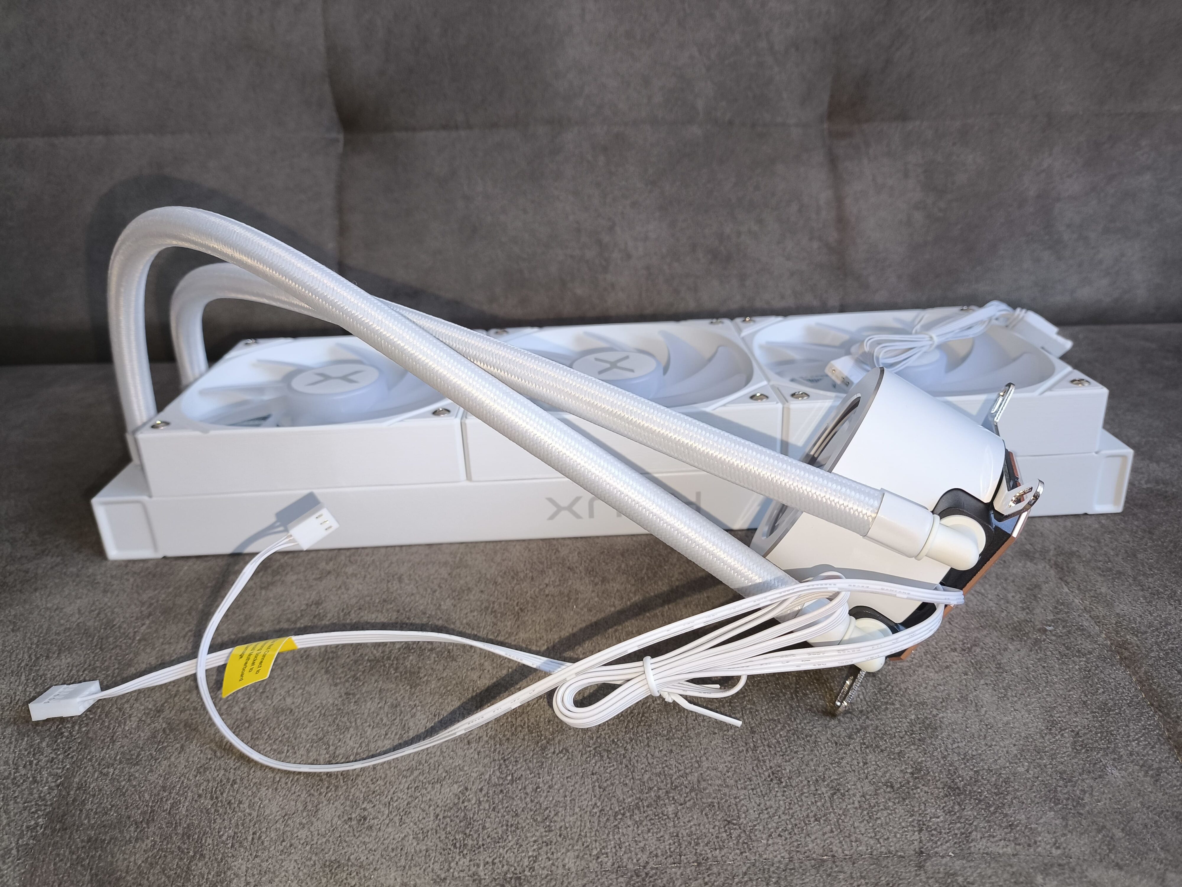 Krux HydroX 240 / Krux HydroGlance 360 White LCD - premierowy test chłodzeń AIO. Czy oba są warte uwagi?