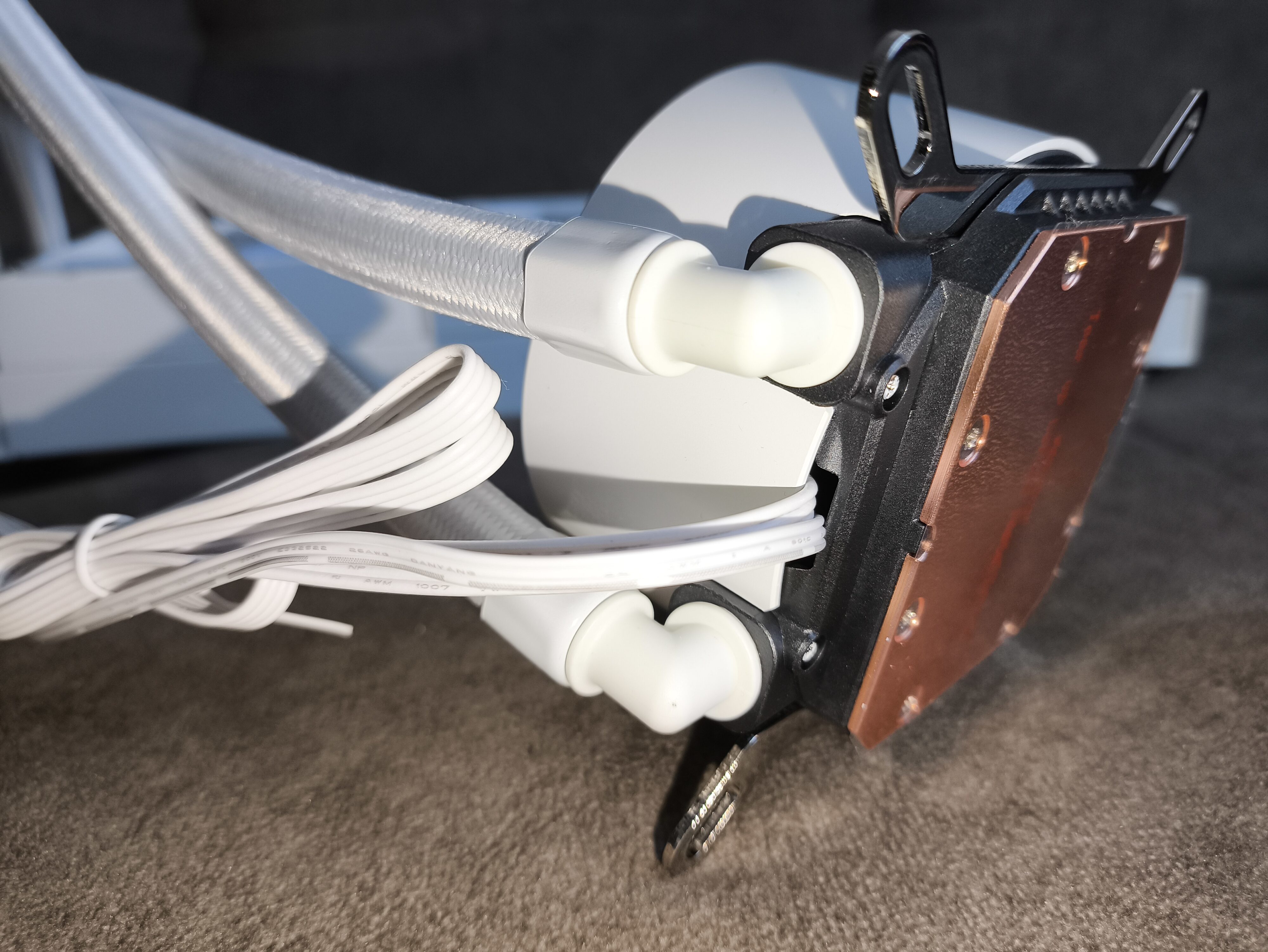 Krux HydroX 240 / Krux HydroGlance 360 White LCD - premierowy test chłodzeń AIO. Czy oba są warte uwagi?