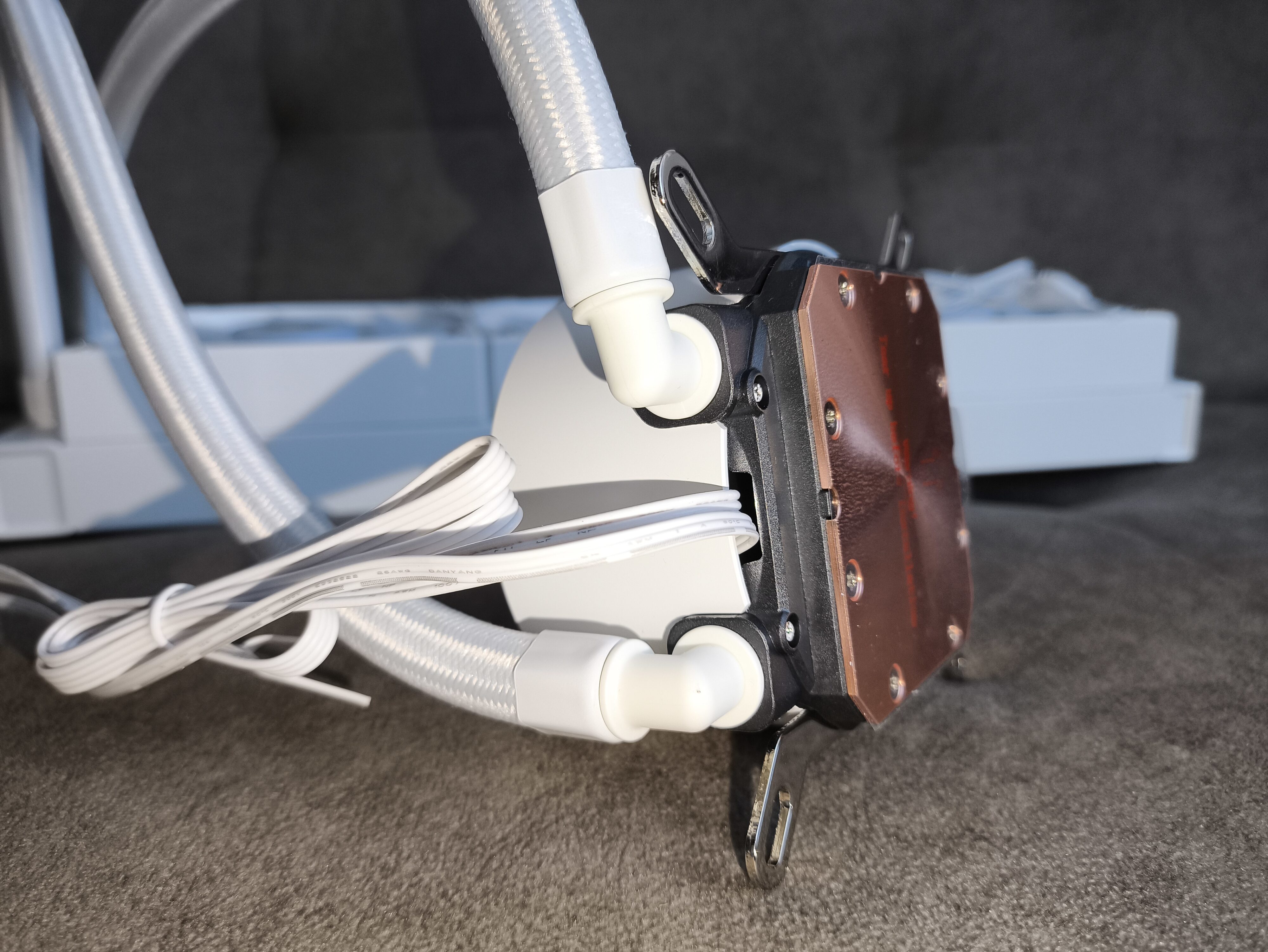 Krux HydroX 240 / Krux HydroGlance 360 White LCD - premierowy test chłodzeń AIO. Czy oba są warte uwagi?